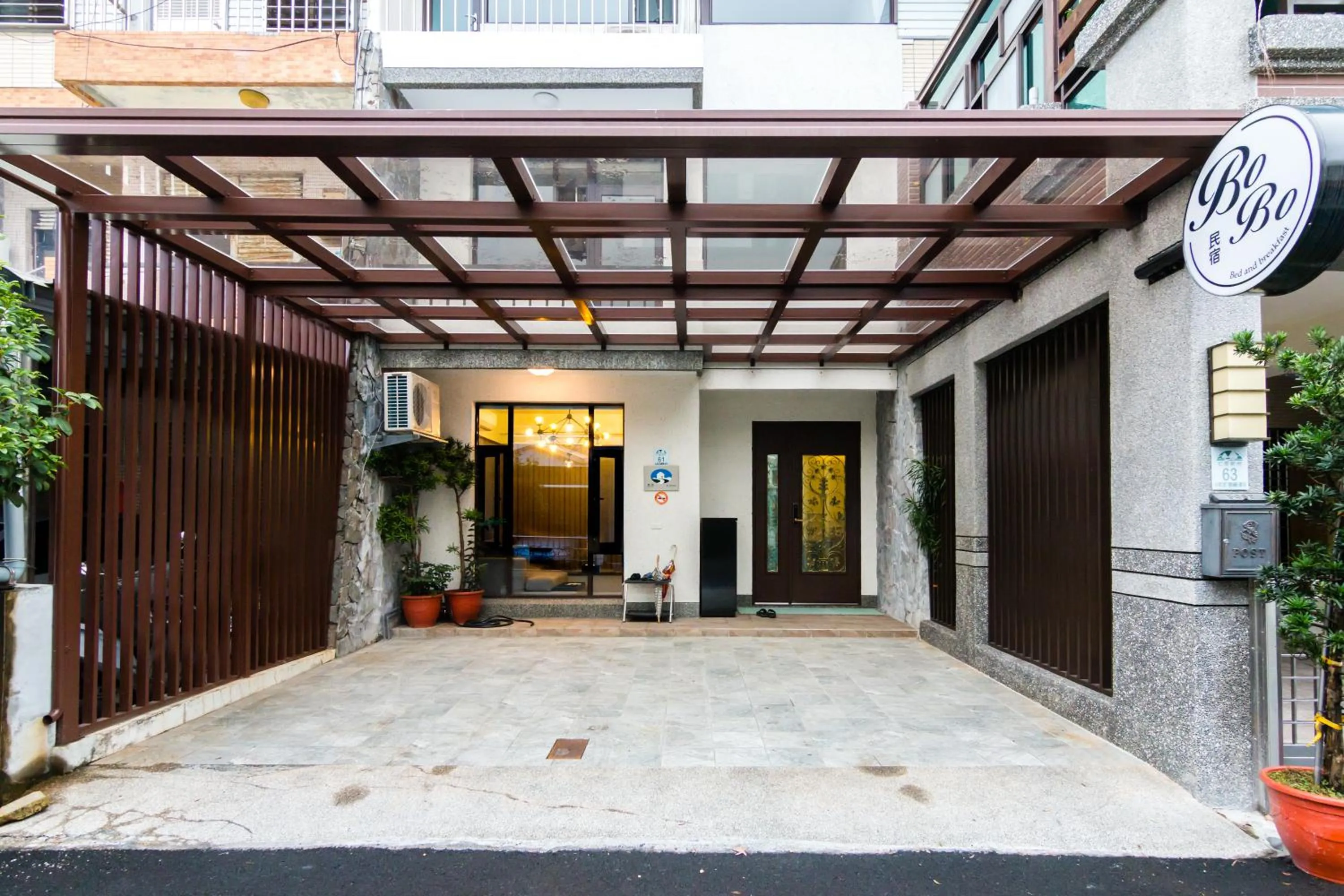 Facade/entrance in BoBo's Homestay