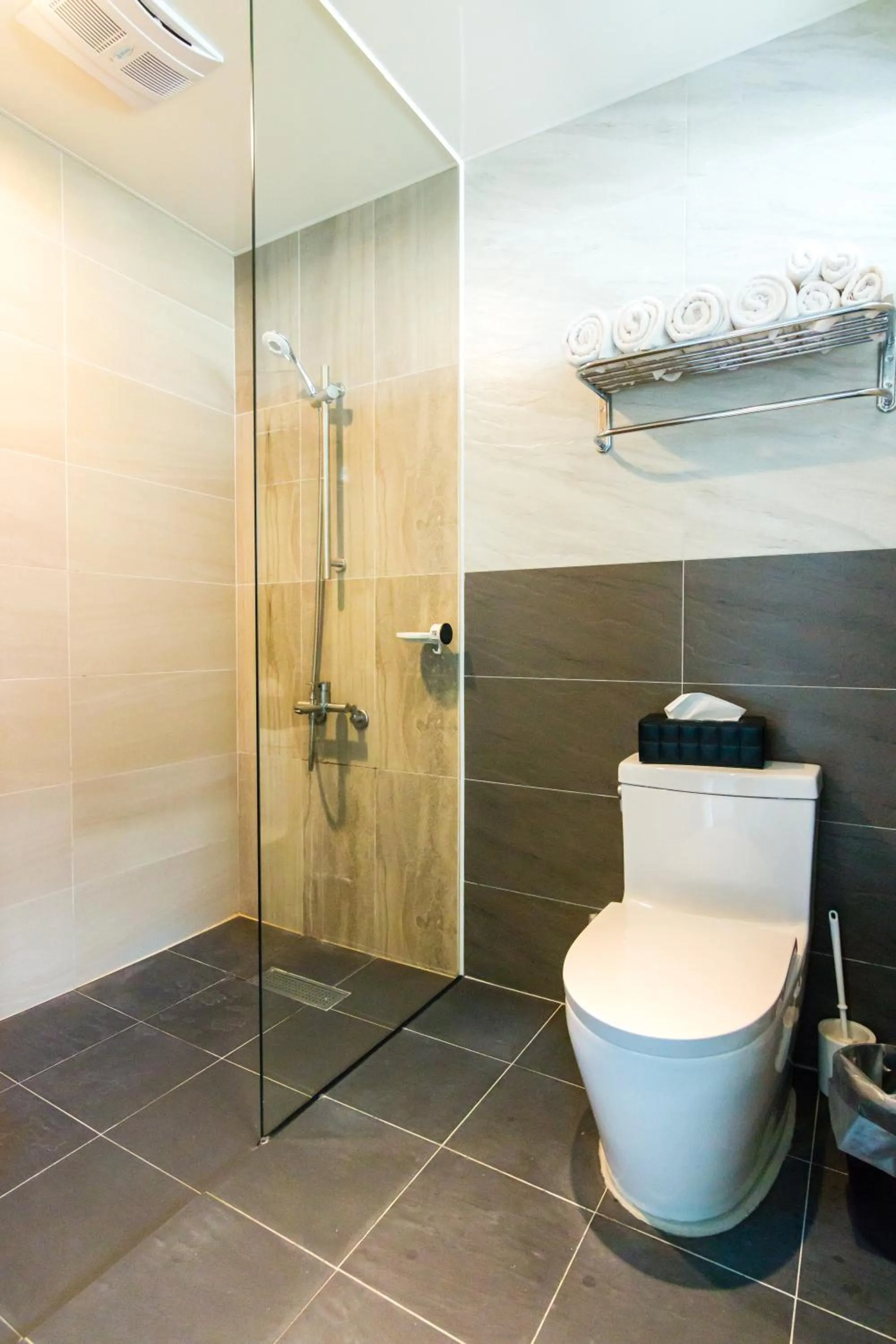 Bathroom in BoBo's Homestay