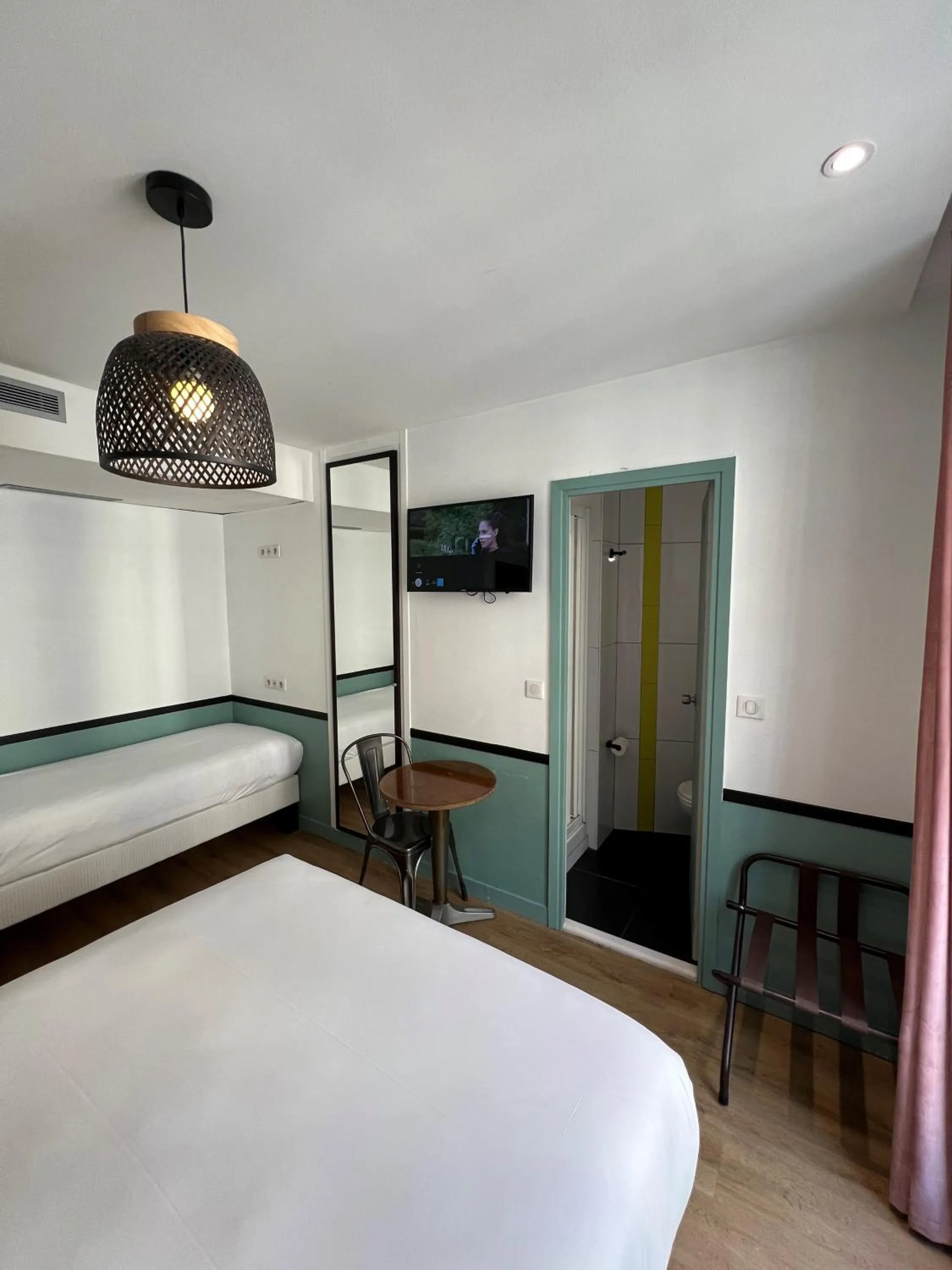 Bed in Vintage Paris Gare du Nord