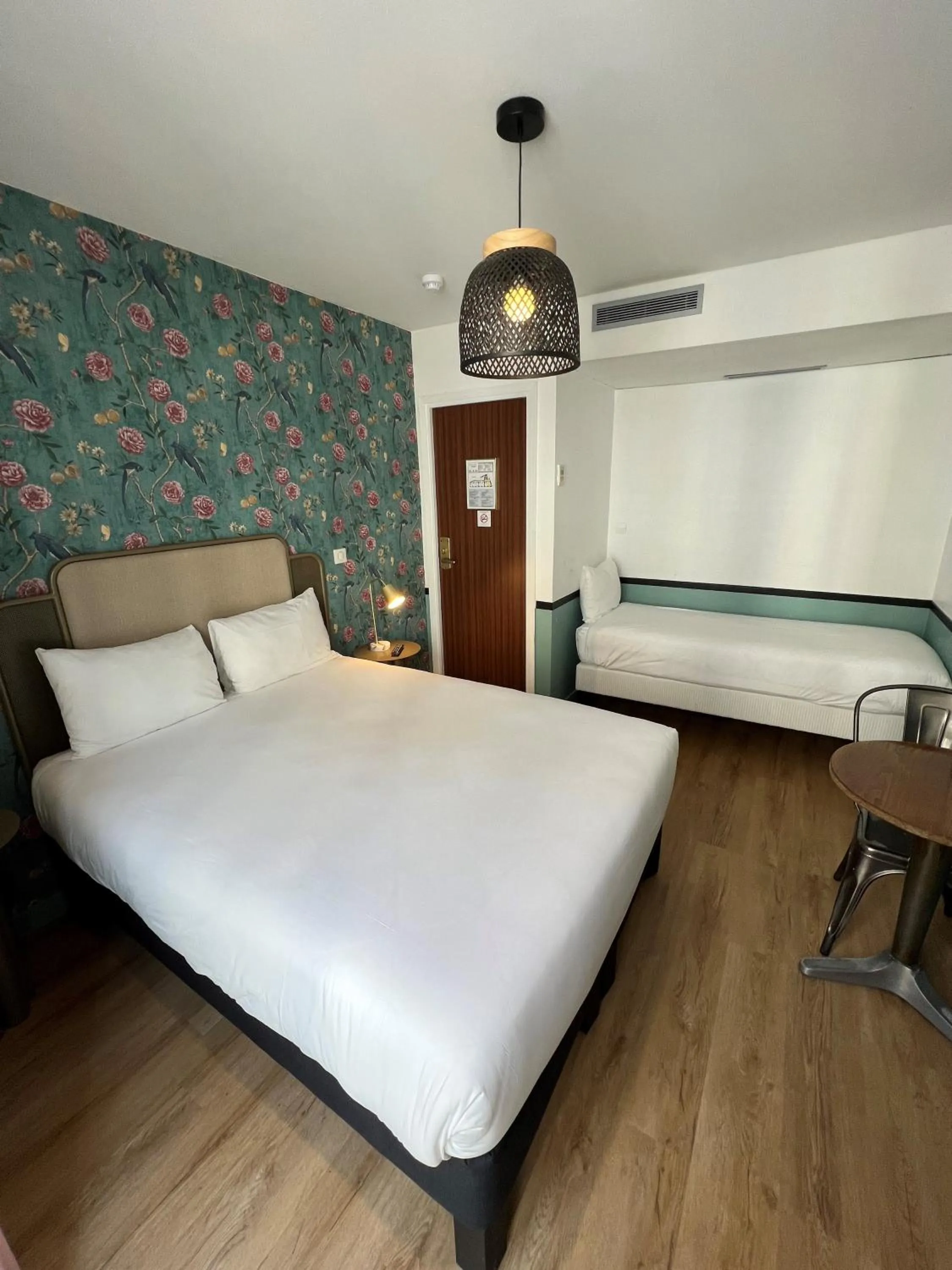 Bed in Vintage Paris Gare du Nord