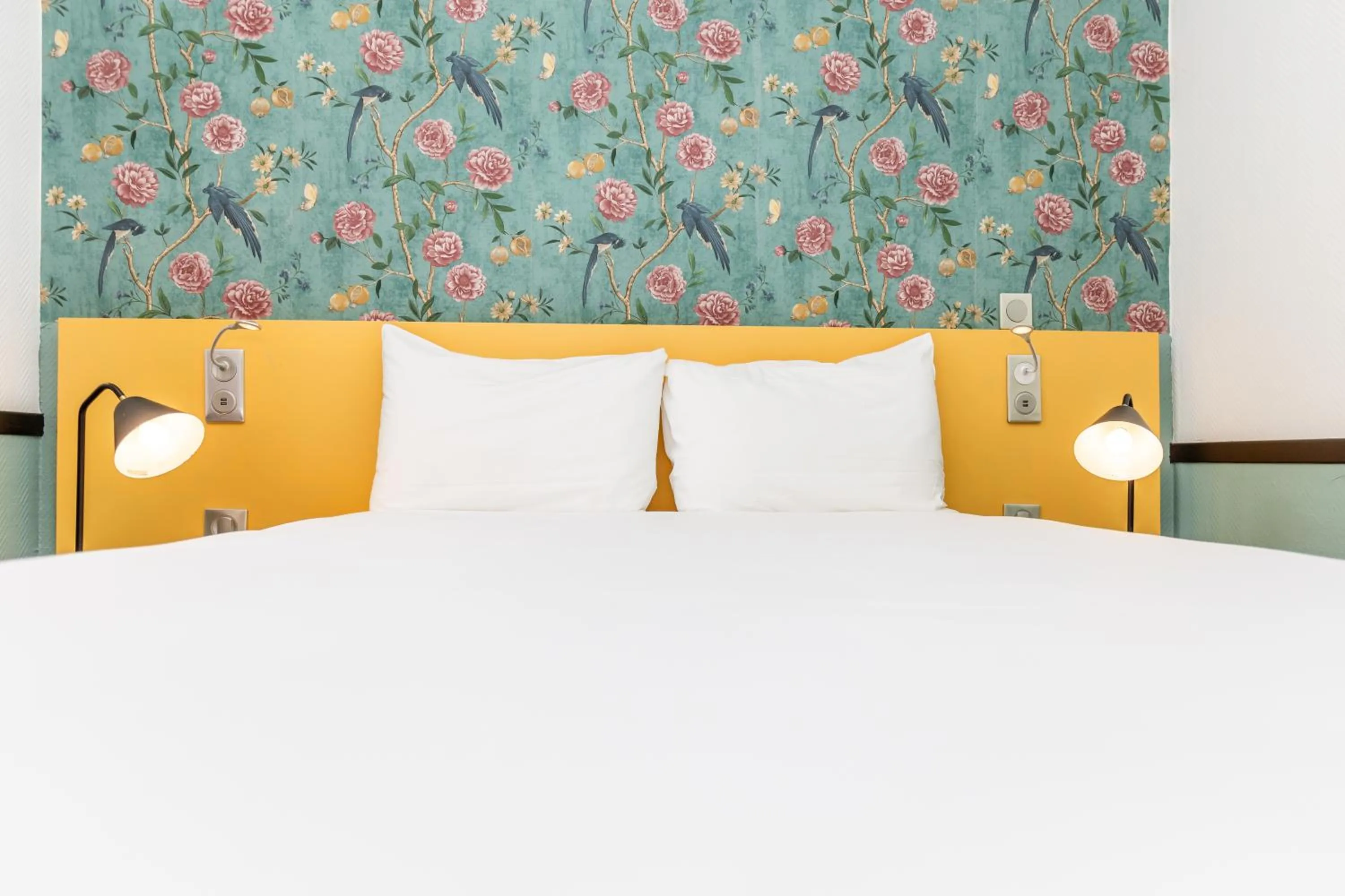 Bed in Vintage Paris Gare du Nord