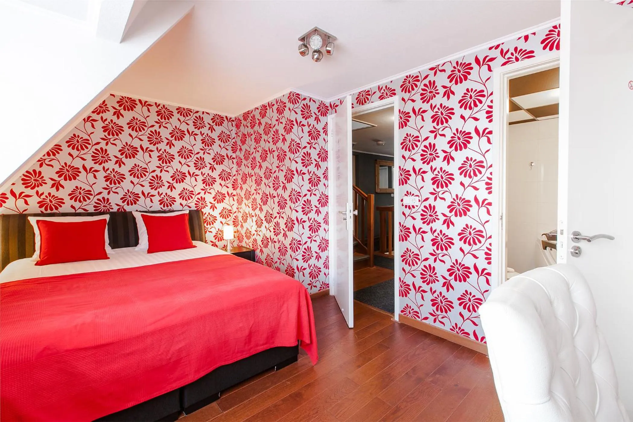 Photo of the whole room, Bed in Alex Rooms