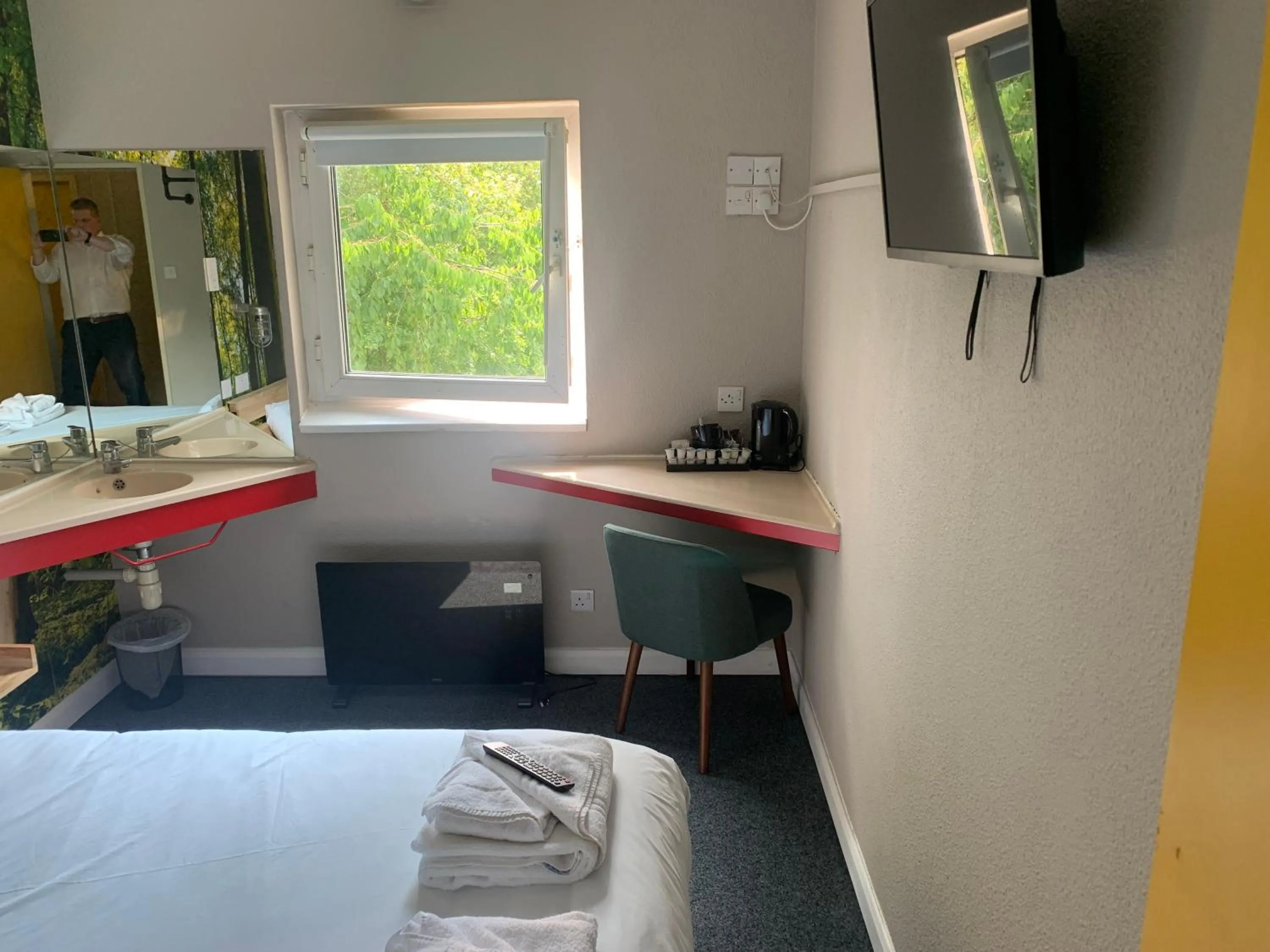 Bed in Metro Inns Newcastle