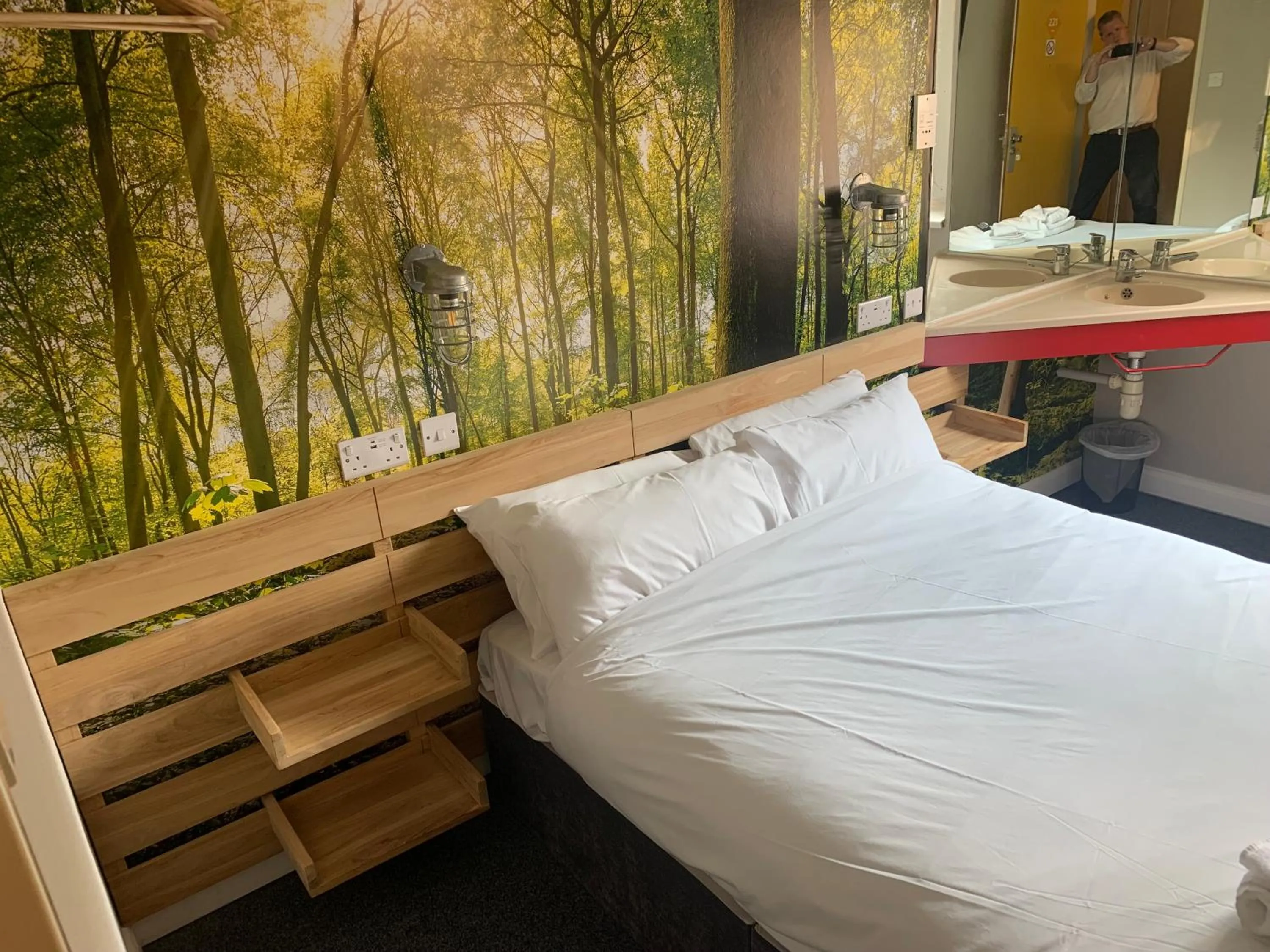 Bed in Metro Inns Newcastle