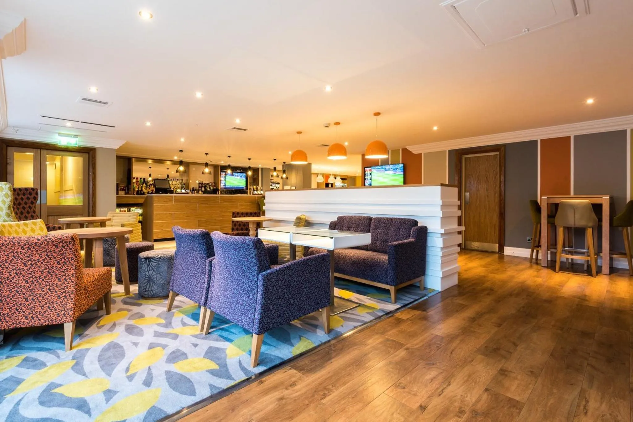 Lounge or bar in Holiday Inn Chester South by IHG