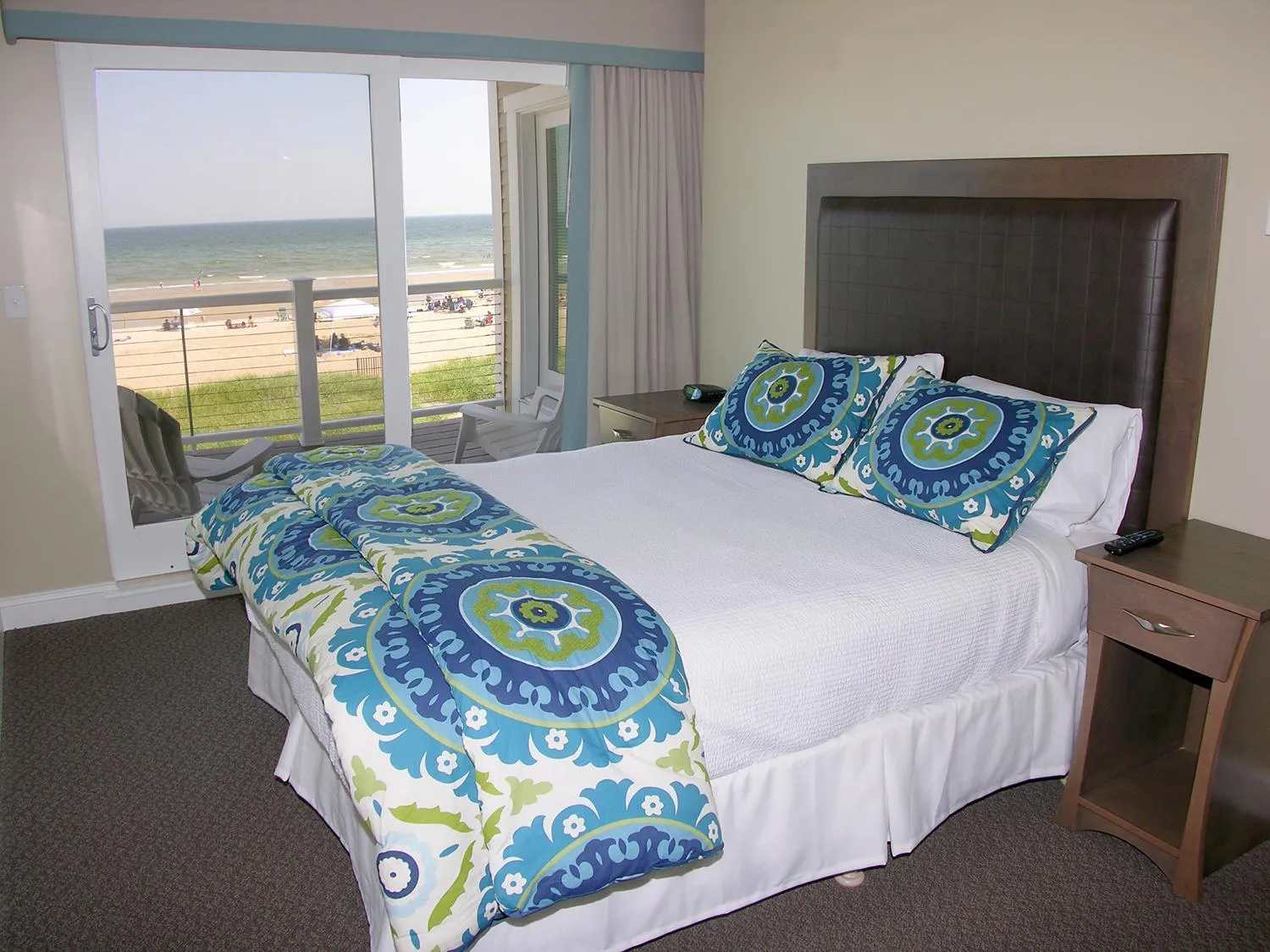 Day, Bed in Alouette Sunrise Suites