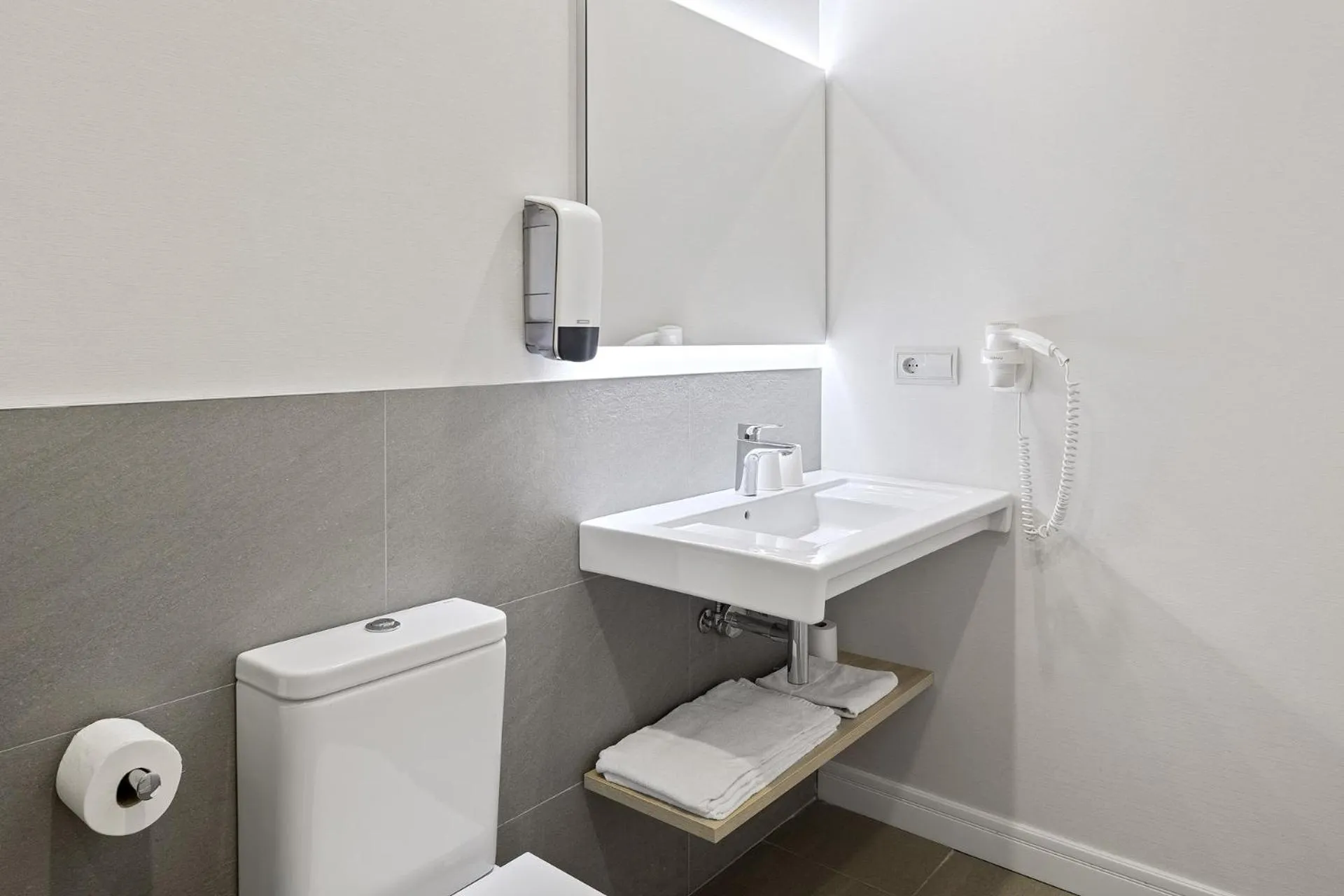 Bathroom in Eibarooms