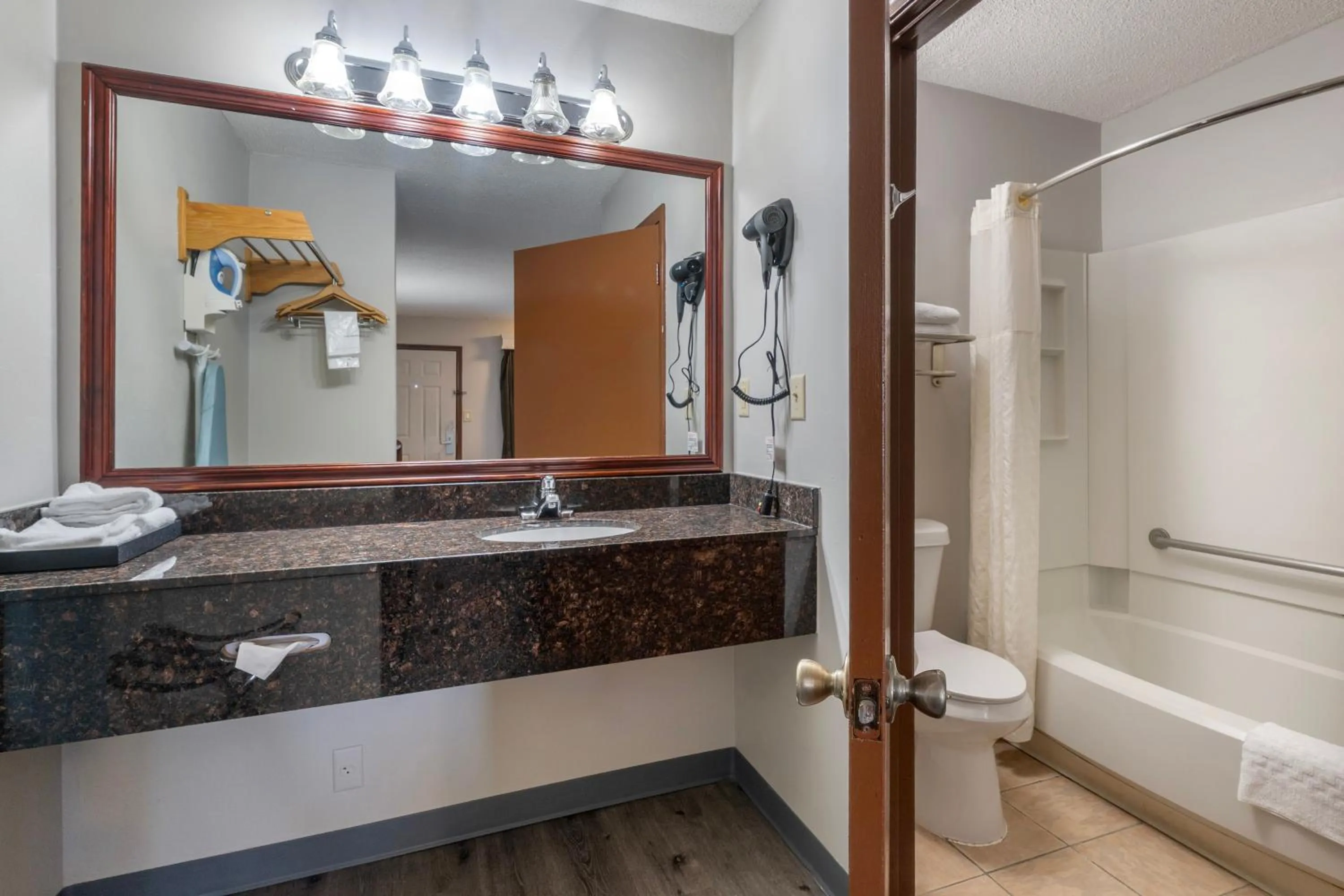 Bedroom in Best Western Acworth Inn