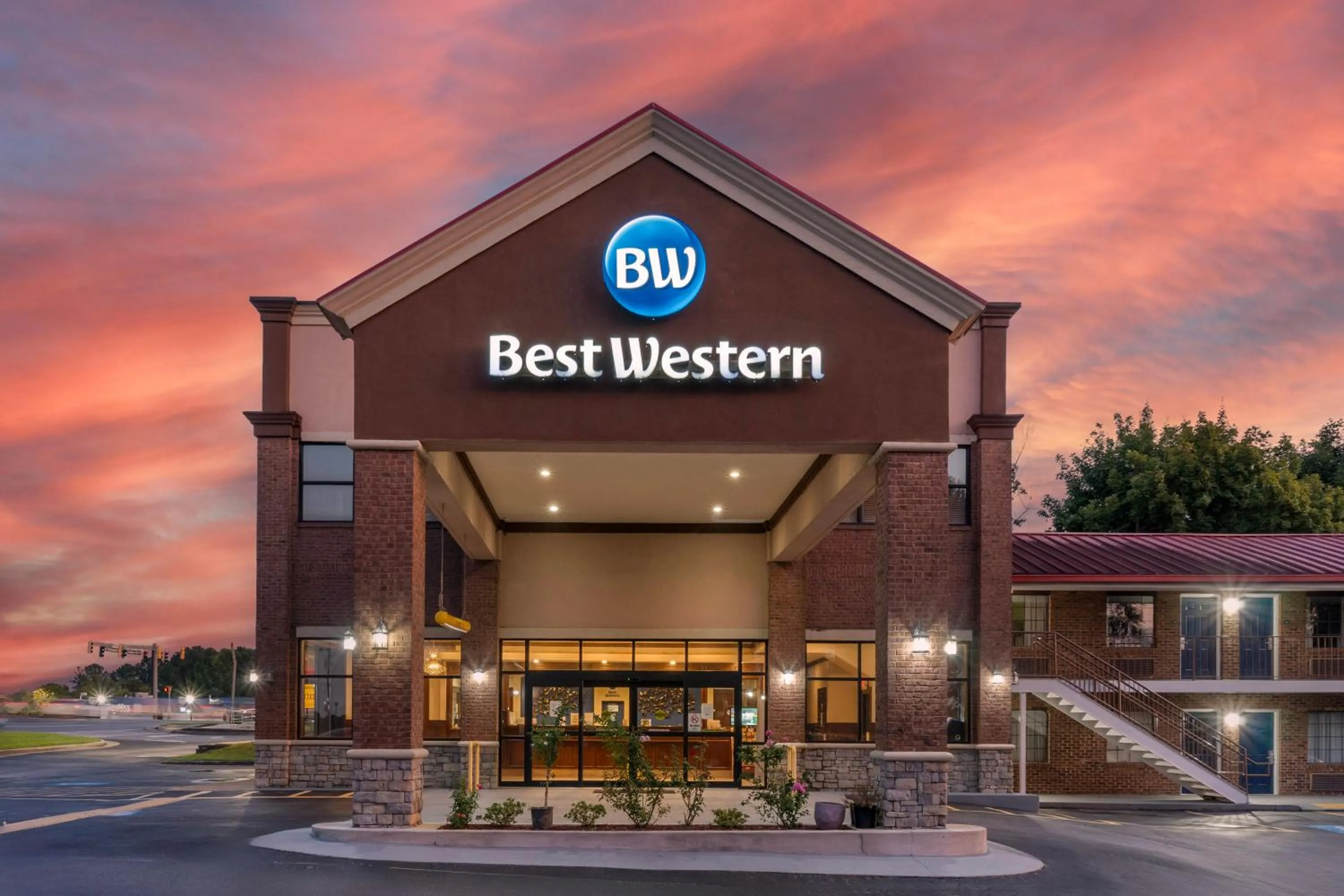 Property building in Best Western Acworth Inn
