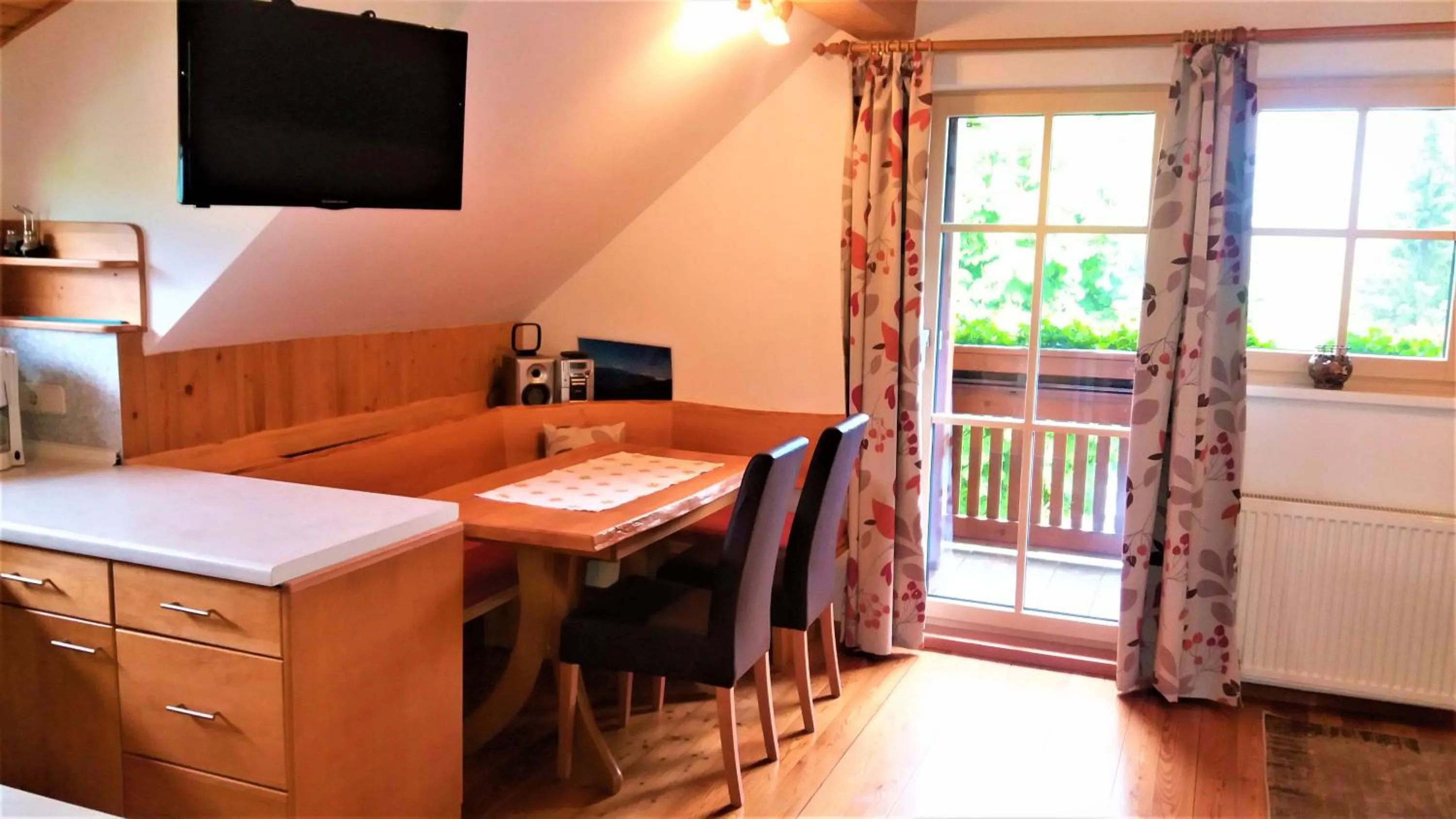 Dining area in Ferienwohnungen Simonbauer