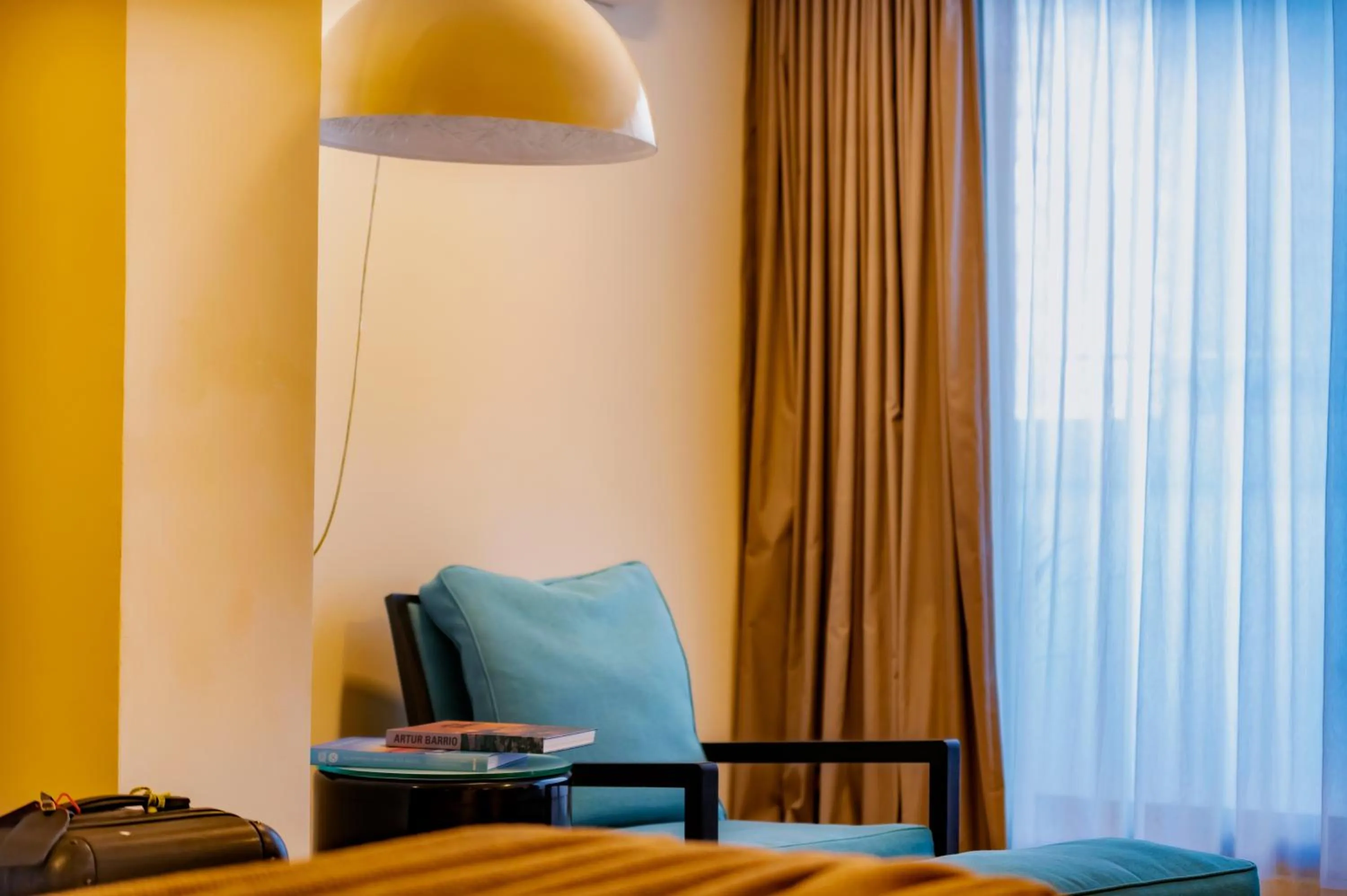 Seating area, Bed in After Hotel Montevideo