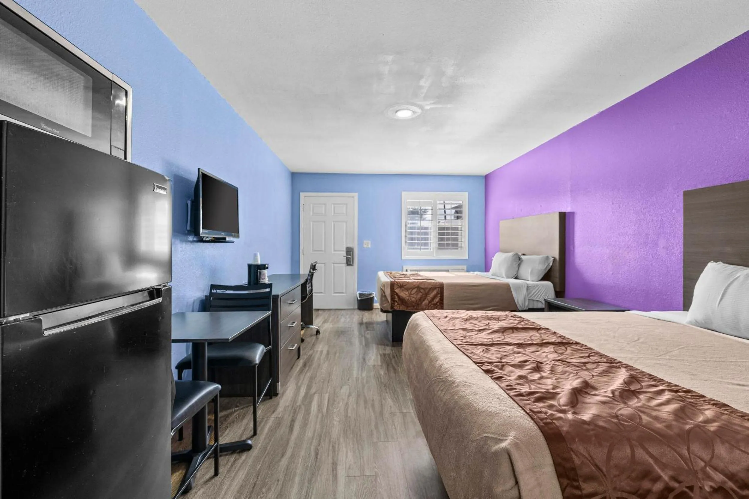 Bed in American Executive Inn Mesa