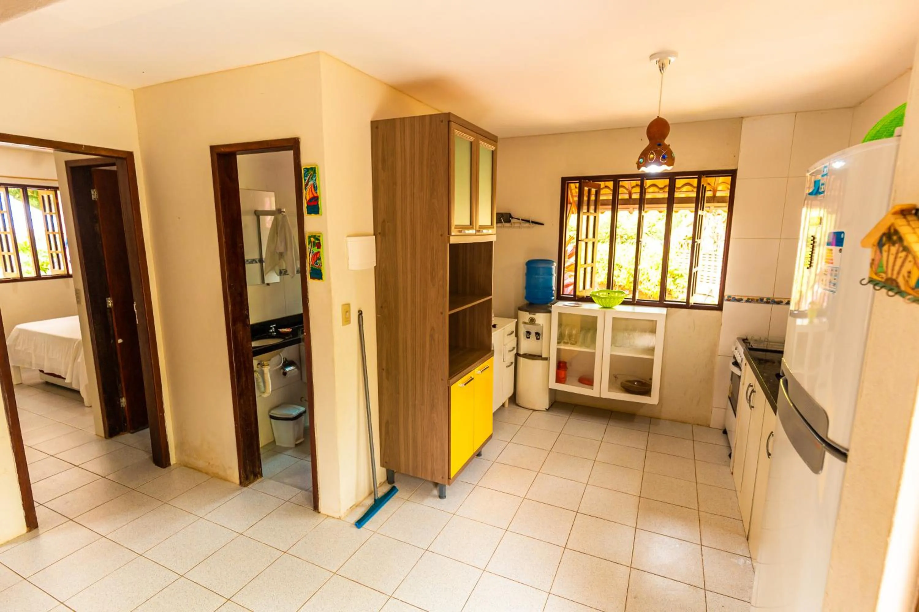 Communal kitchen, Bed in Chales Maragogi