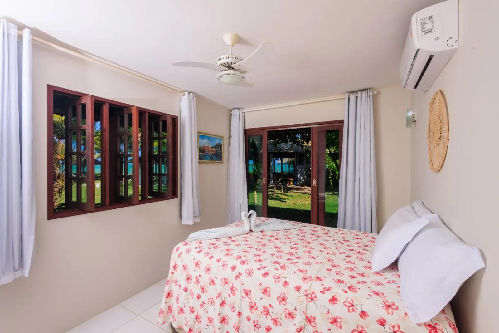 Photo of the whole room, Bed in Chales Maragogi