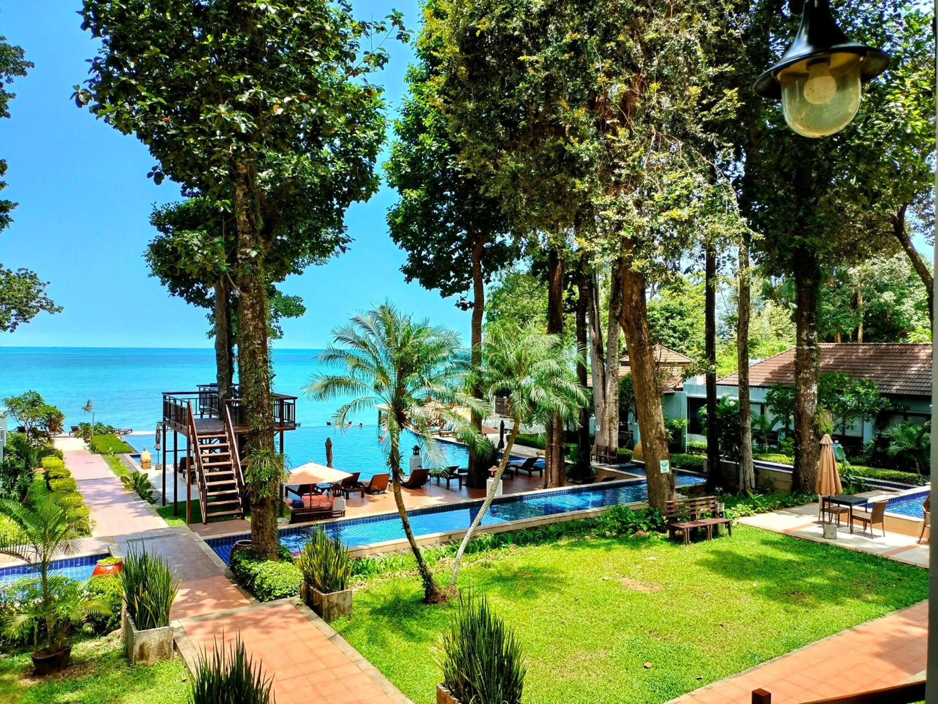 Swimming pool in Chang Buri Resort & Koh Chang Hillside