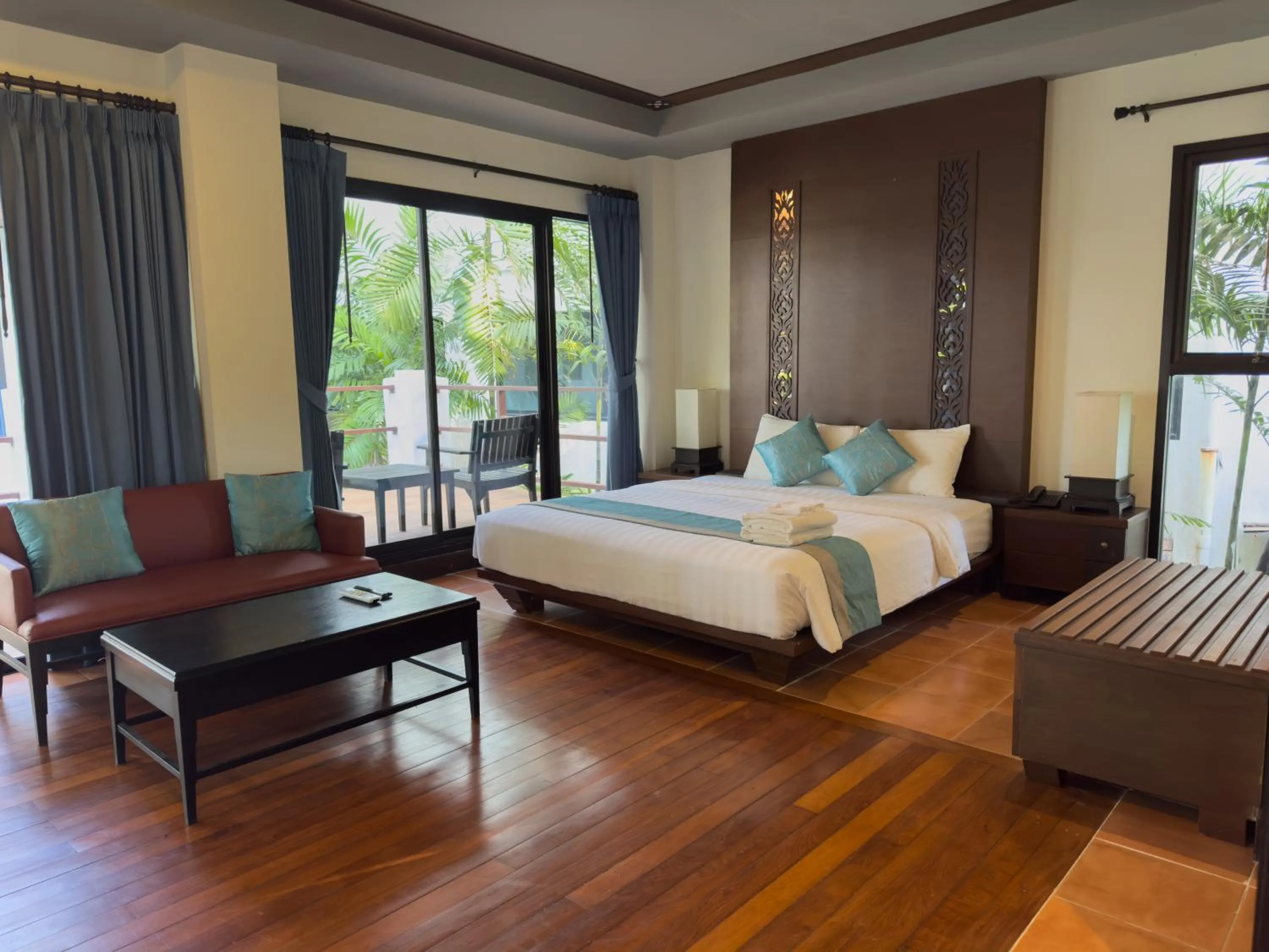 Bed in Chang Buri Resort & Koh Chang Hillside