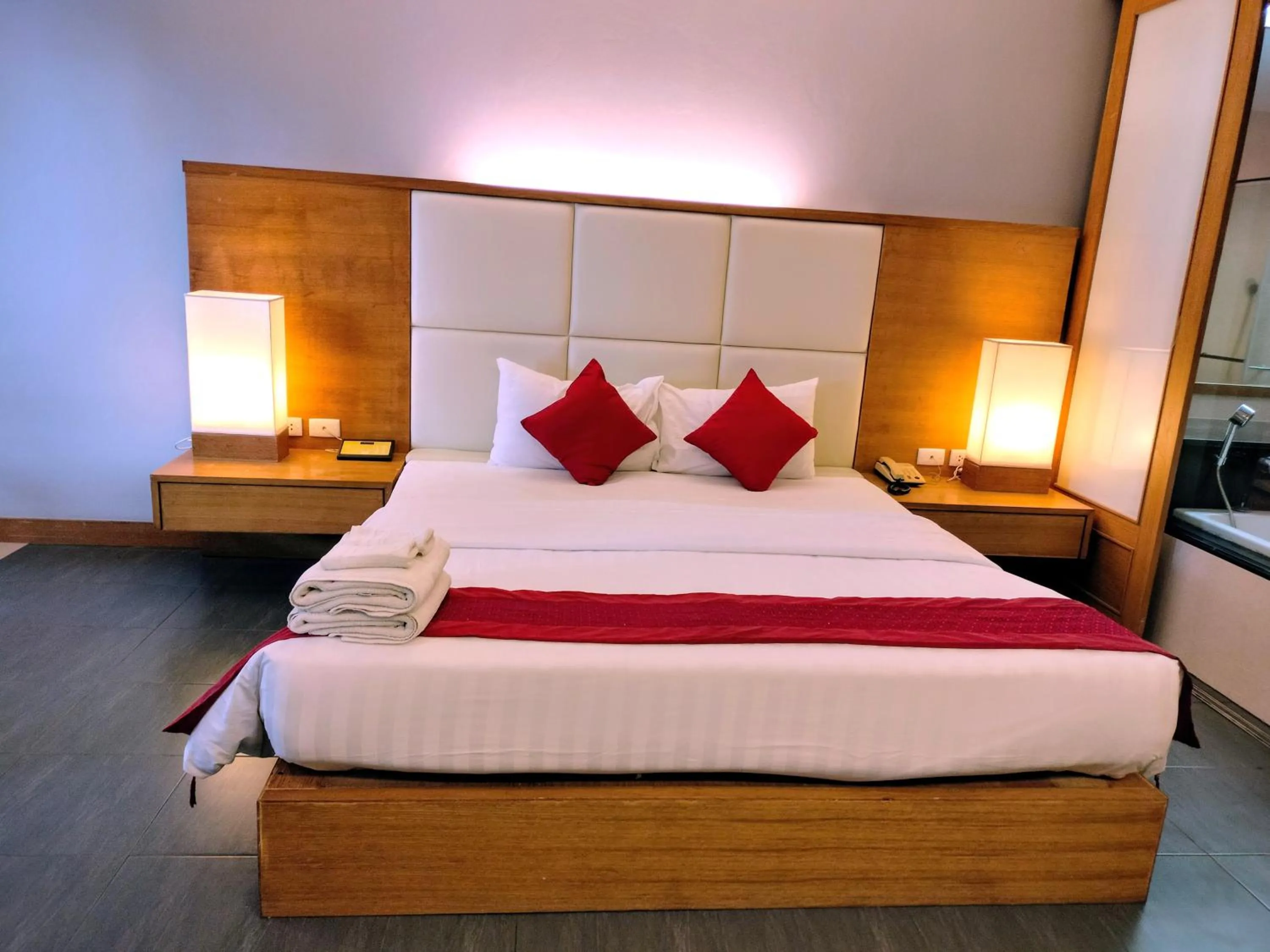 Bed in Chang Buri Resort & Koh Chang Hillside