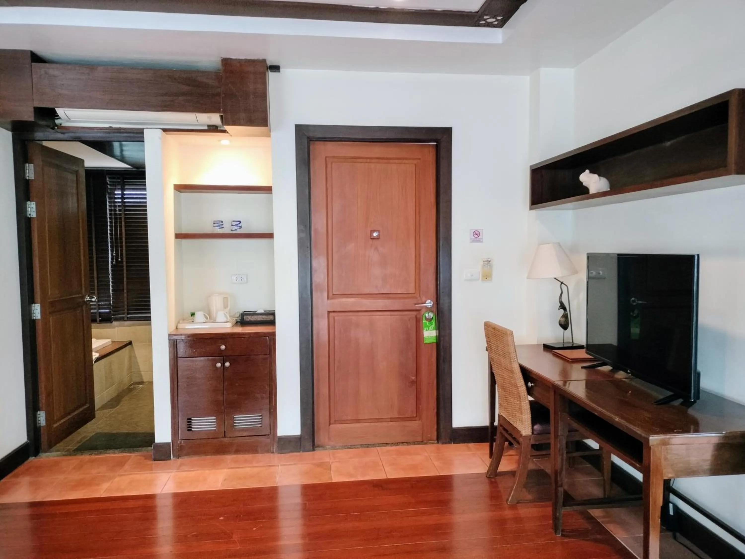 Guests in Chang Buri Resort & Koh Chang Hillside