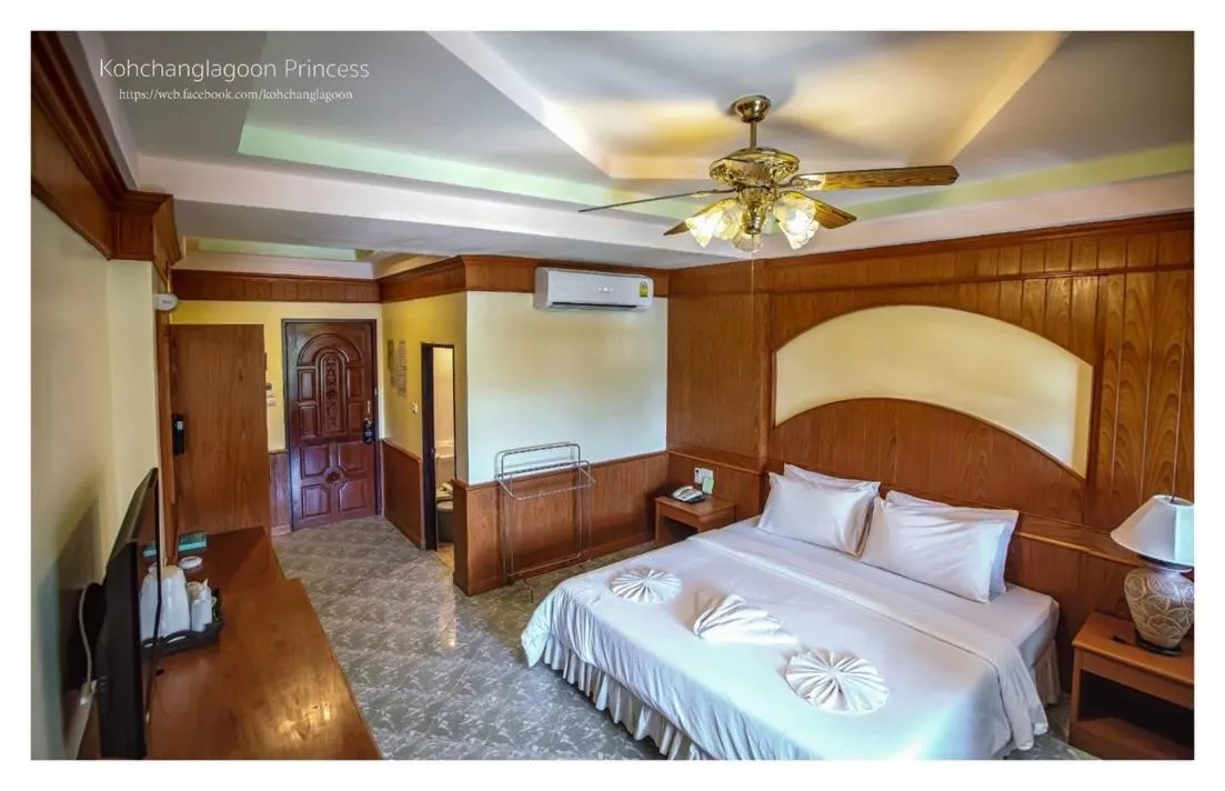 Bed in Koh Chang Lagoon Princess