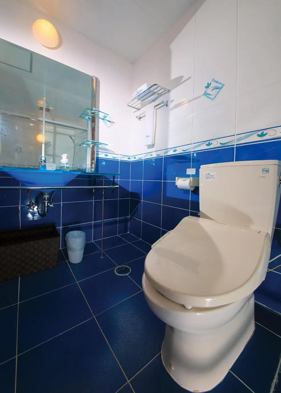 Toilet in Seaside Hotel The Beach