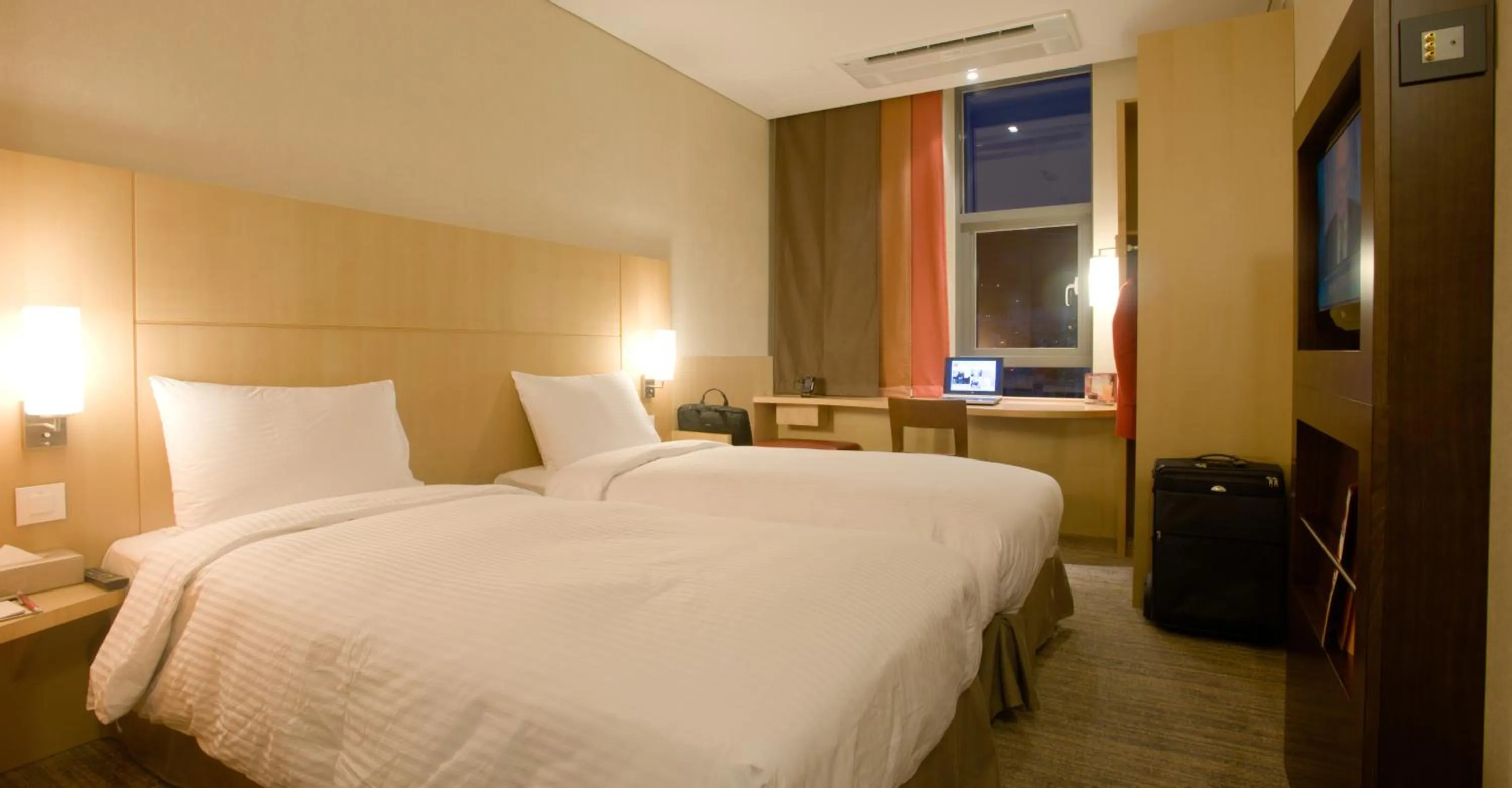 Bed in Ibis Ambassador Busan City Centre