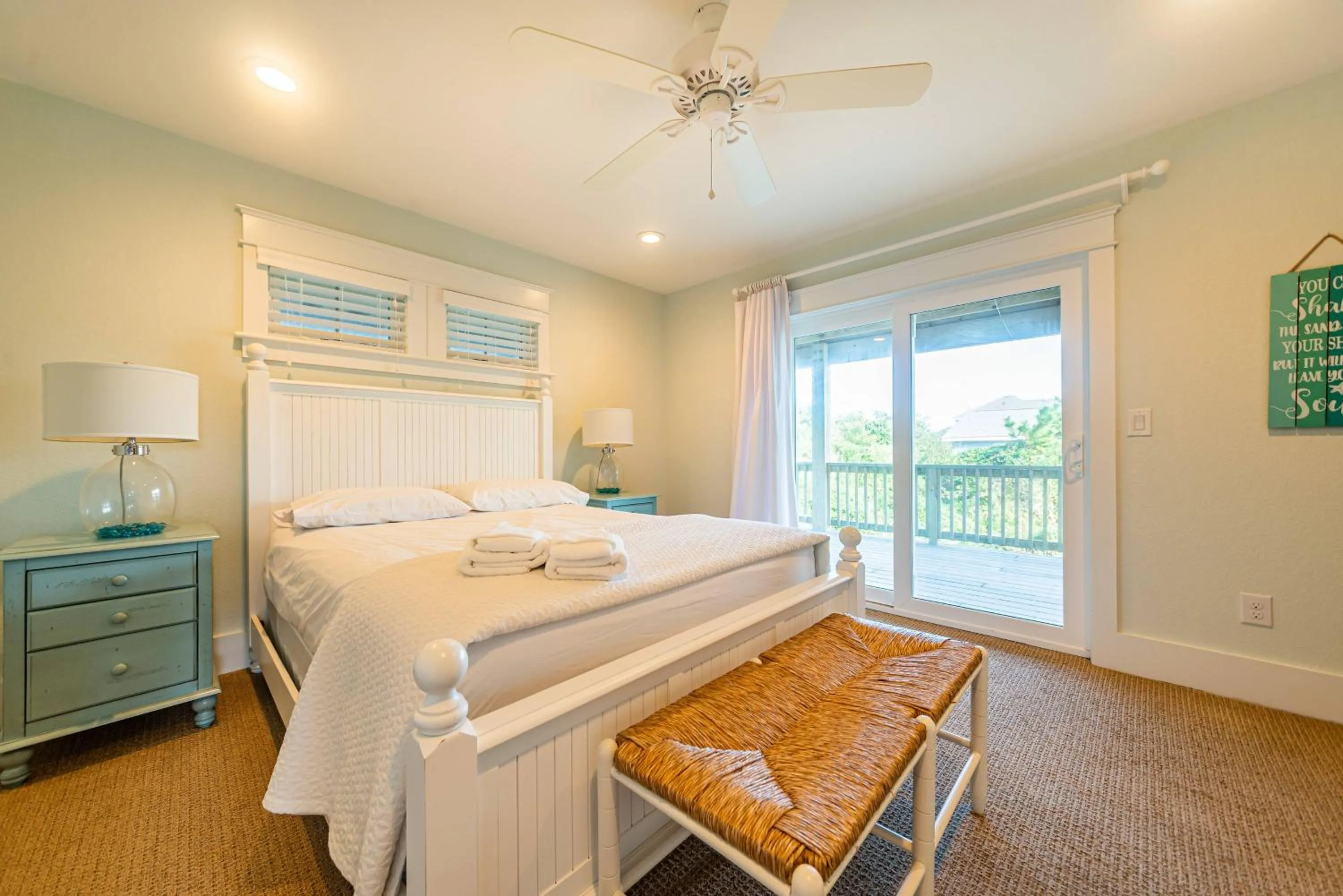 Bed in Sea Fever - Duck, Saltaire, 130 Yds to Beach, Ocean View, Pool, Hot Tub, Tiki Bar, Flex Stays