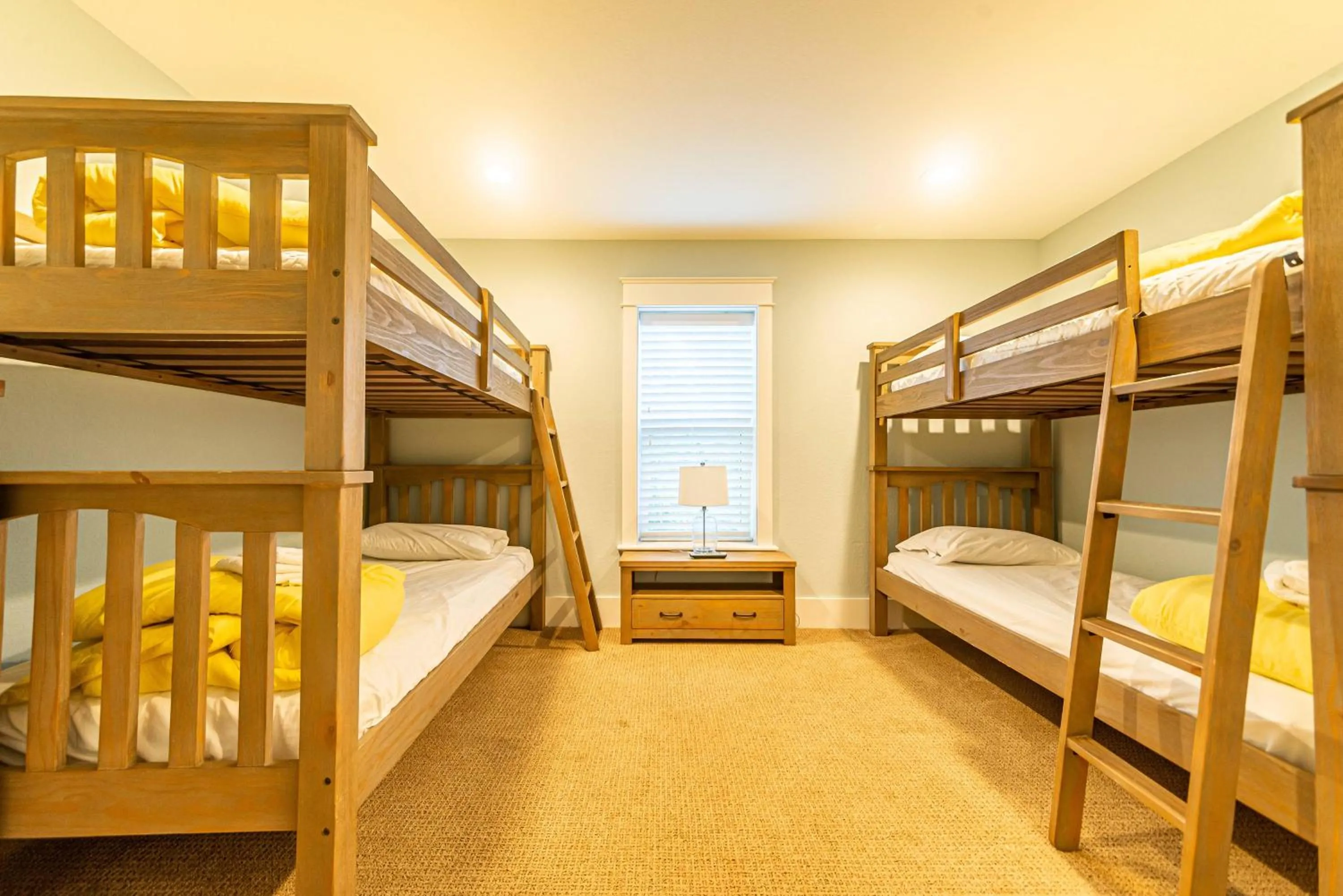 Bed in Sea Fever - Duck, Saltaire, 130 Yds to Beach, Ocean View, Pool, Hot Tub, Tiki Bar, Flex Stays