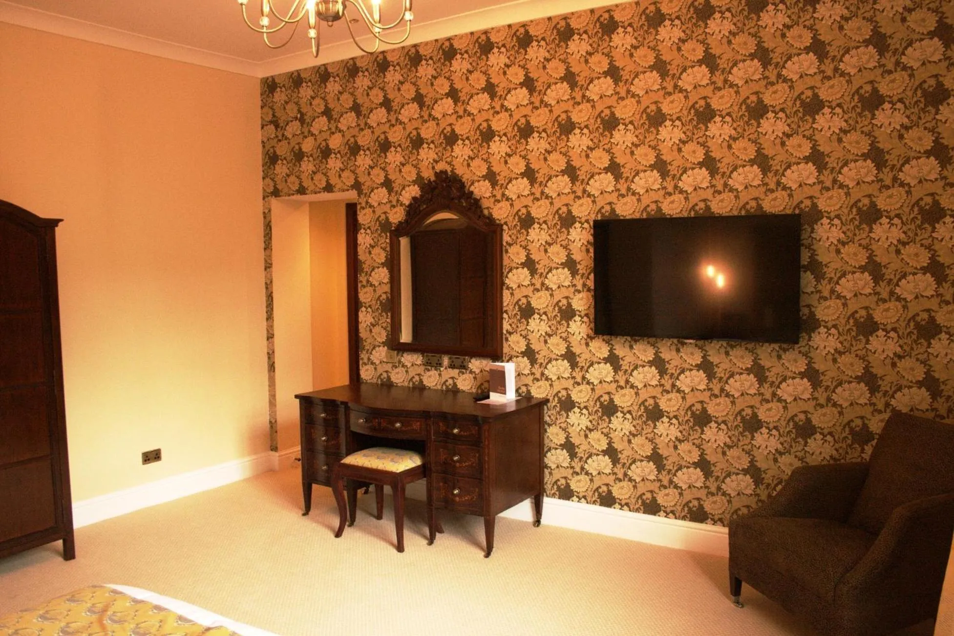 Living room in Best Western Plough and Harrow Hotel