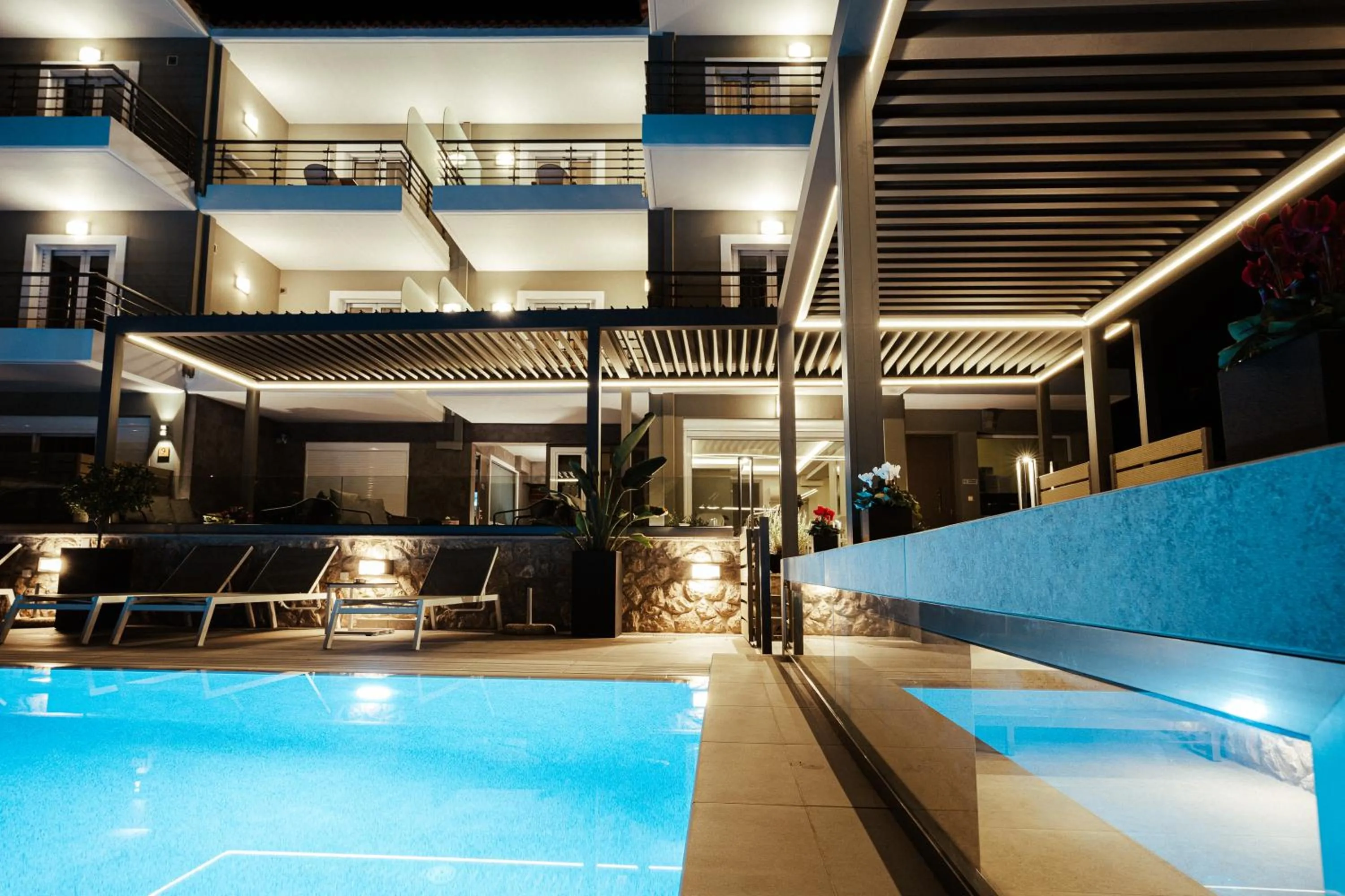 Swimming pool in Andrew's Luxury Residence