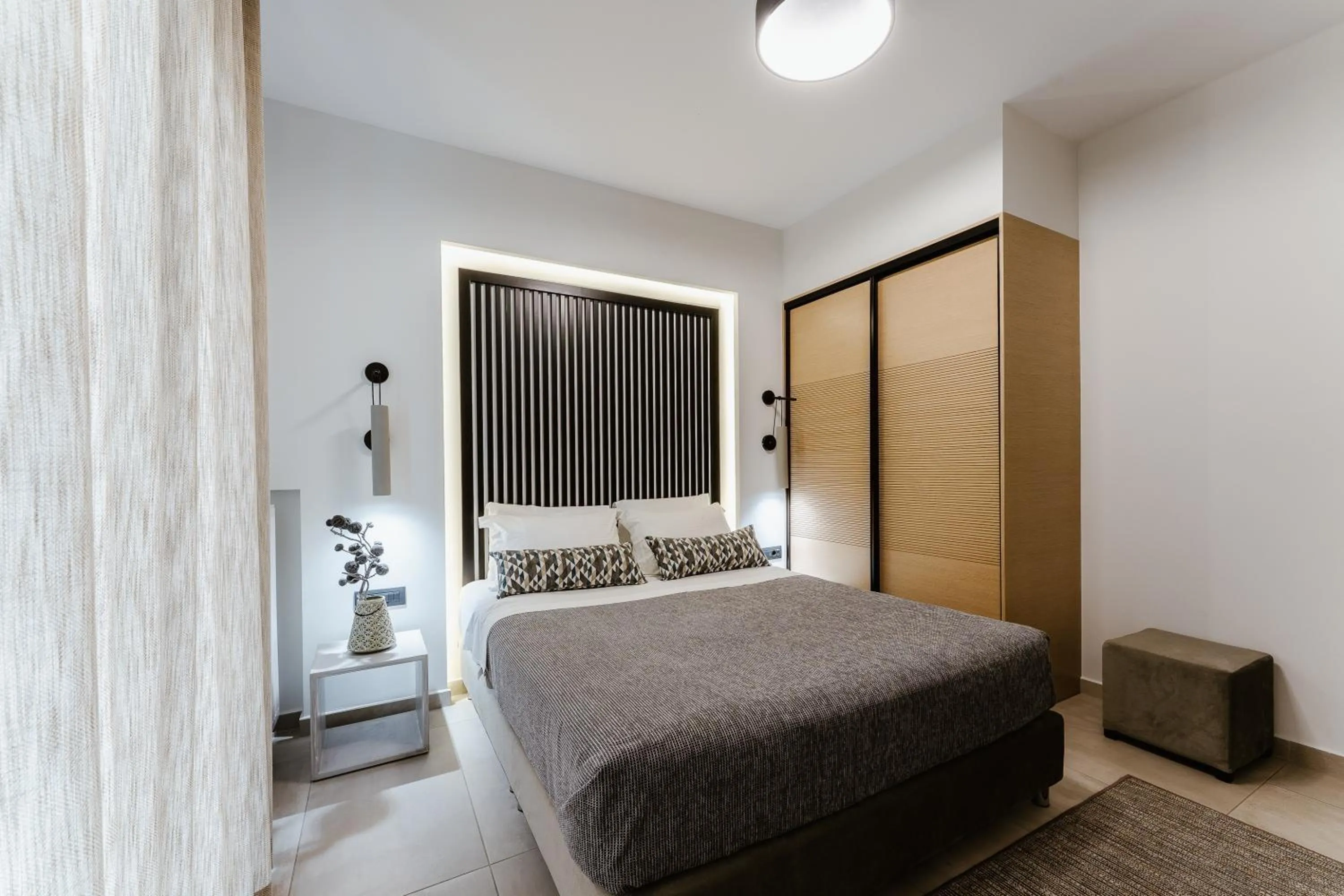 Photo of the whole room, Bed in Andrew's Luxury Residence