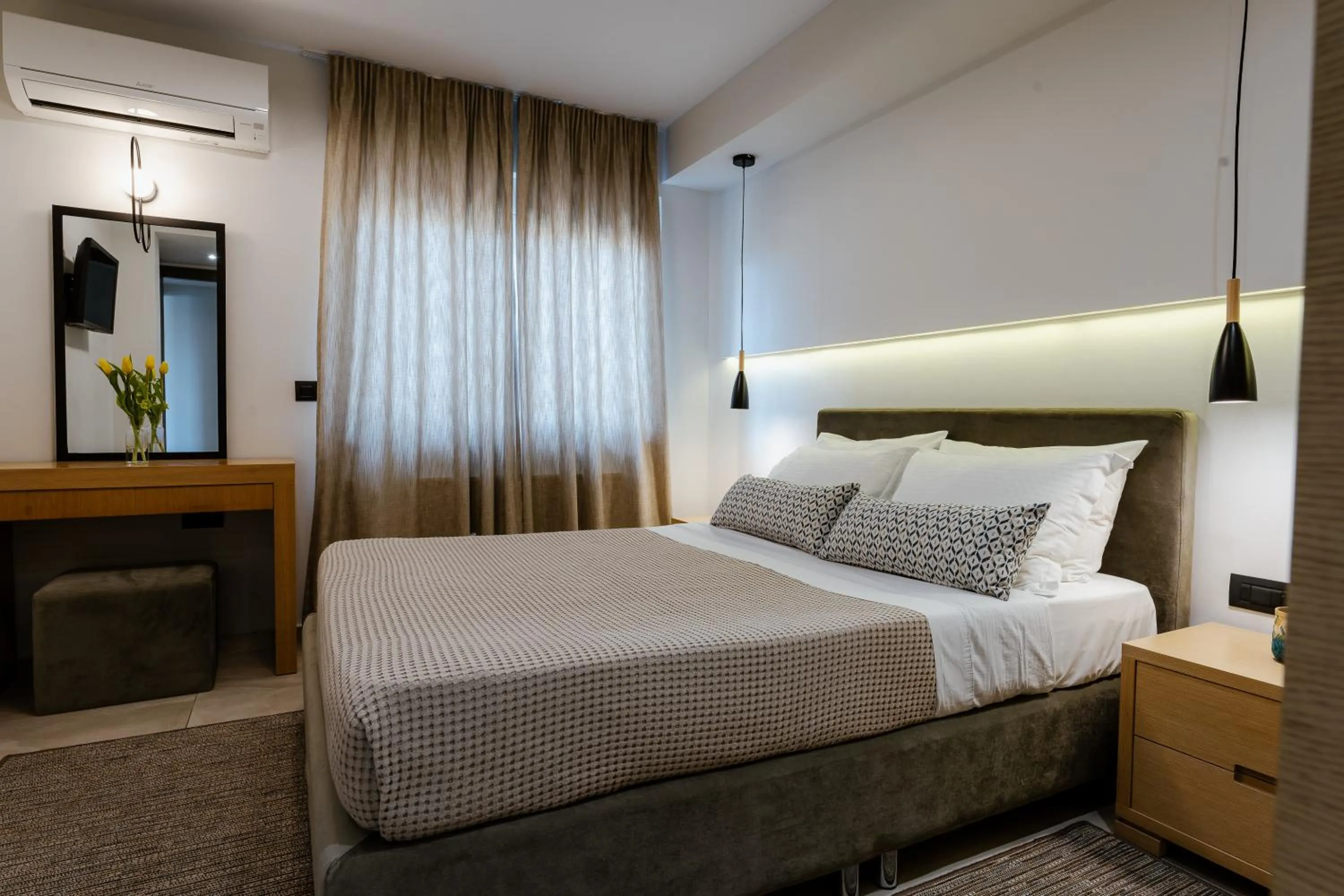 Photo of the whole room, Bed in Andrew's Luxury Residence