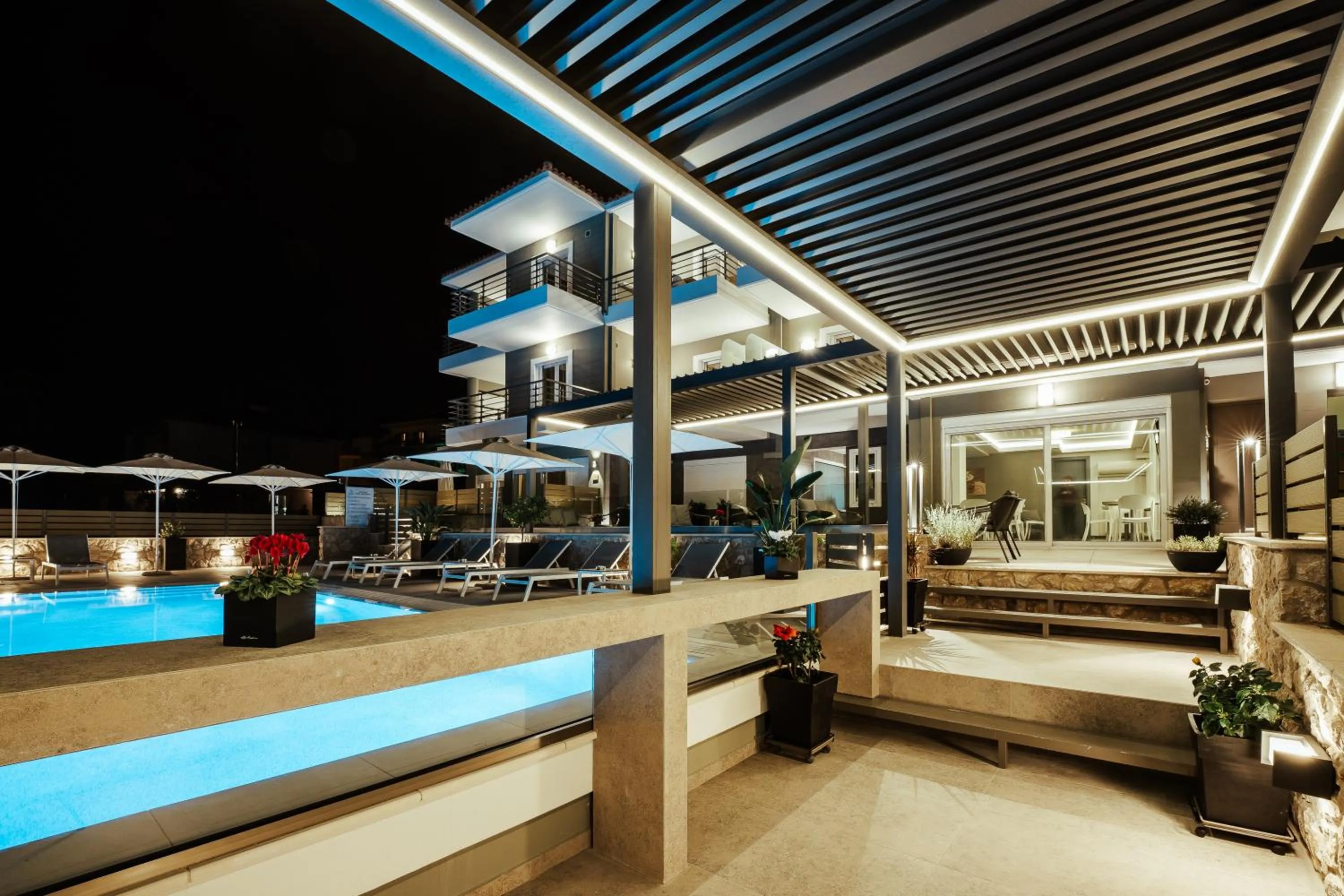 Swimming pool in Andrew's Luxury Residence