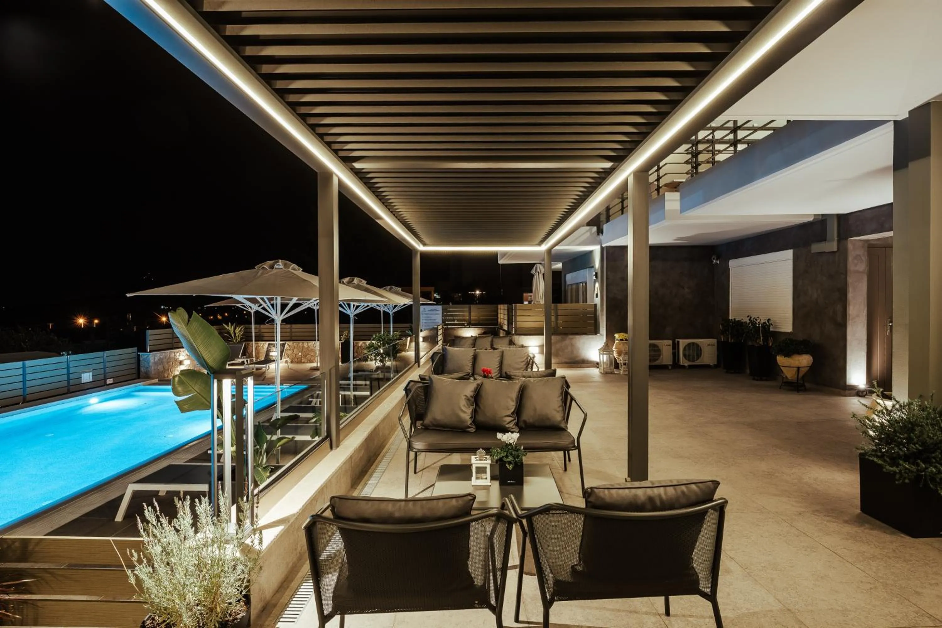 Swimming pool in Andrew's Luxury Residence