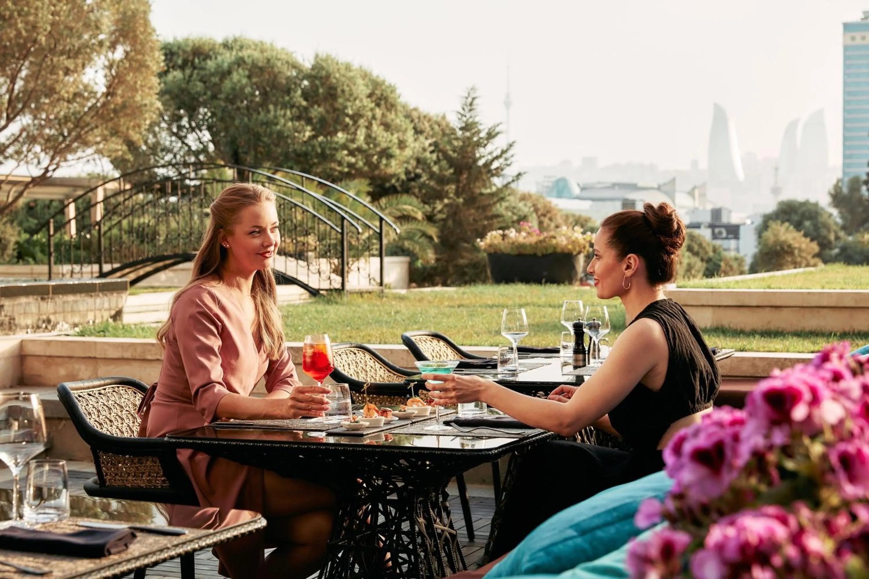 Lounge or bar in JW Marriott Absheron Baku Hotel