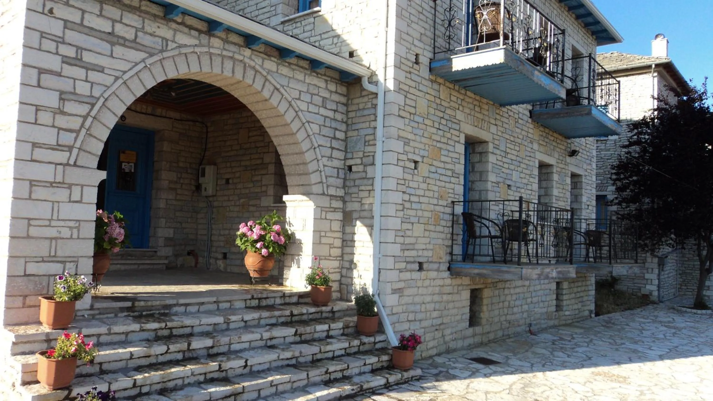 Facade/entrance in Hotel Ladias