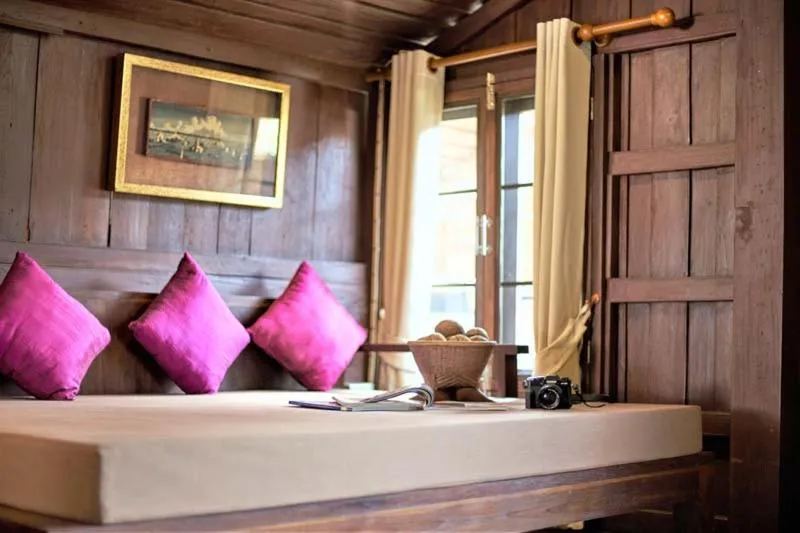 Living room, Bed in Lilu Pai