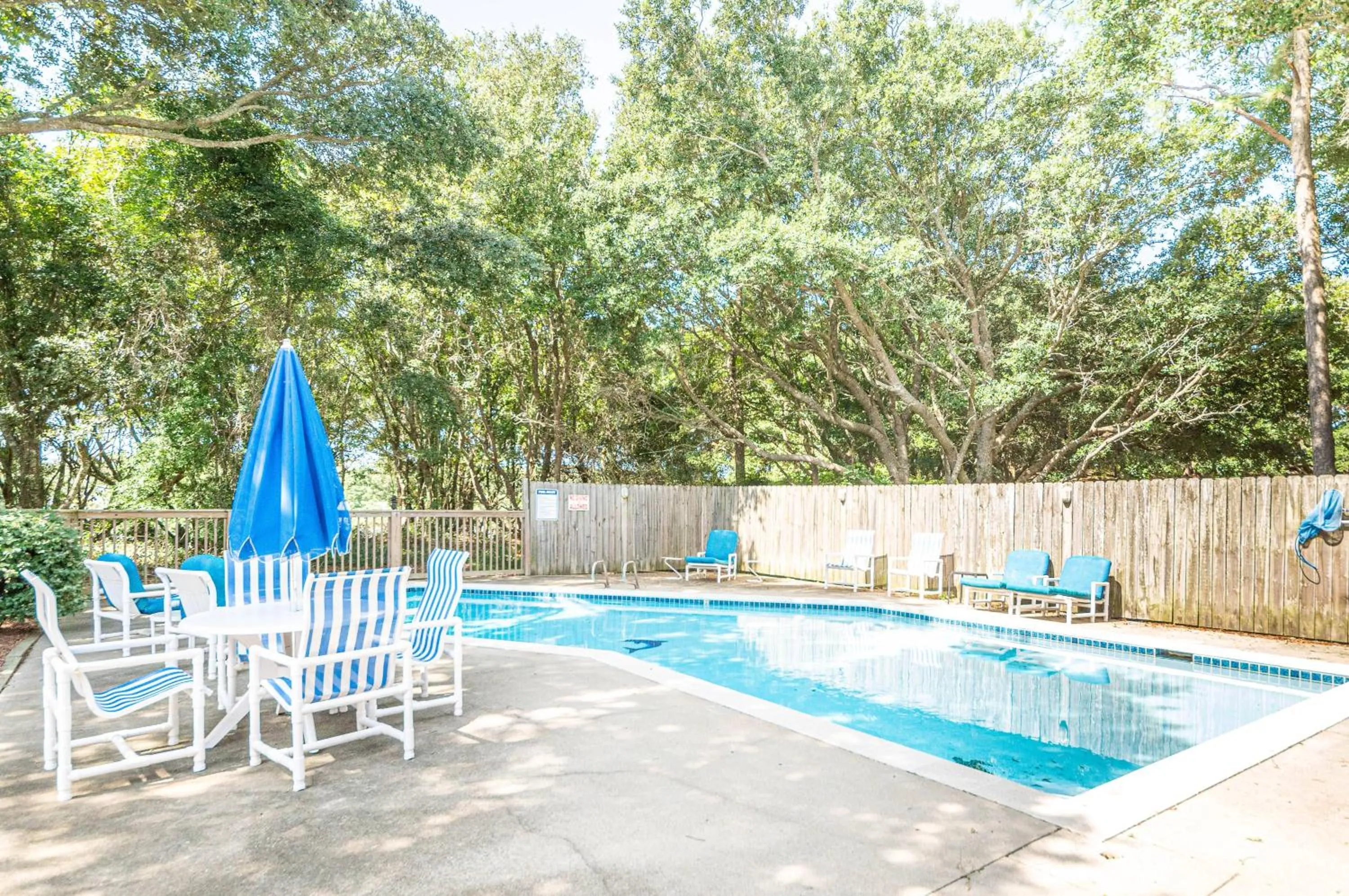 Seascape Cottage - Kitty Hawk, MP 3.5, 300 Yds to Beach, Pool, Foosball, Near Golf Course, Flex Stays