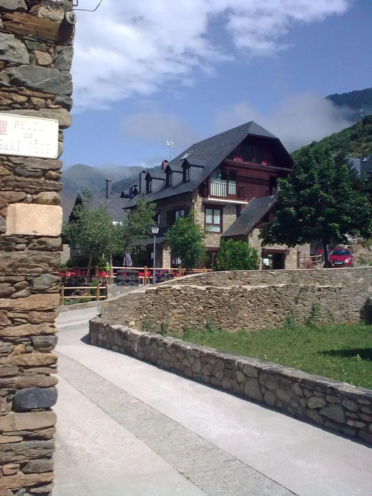 Facade/entrance in Hotelet de Betlan