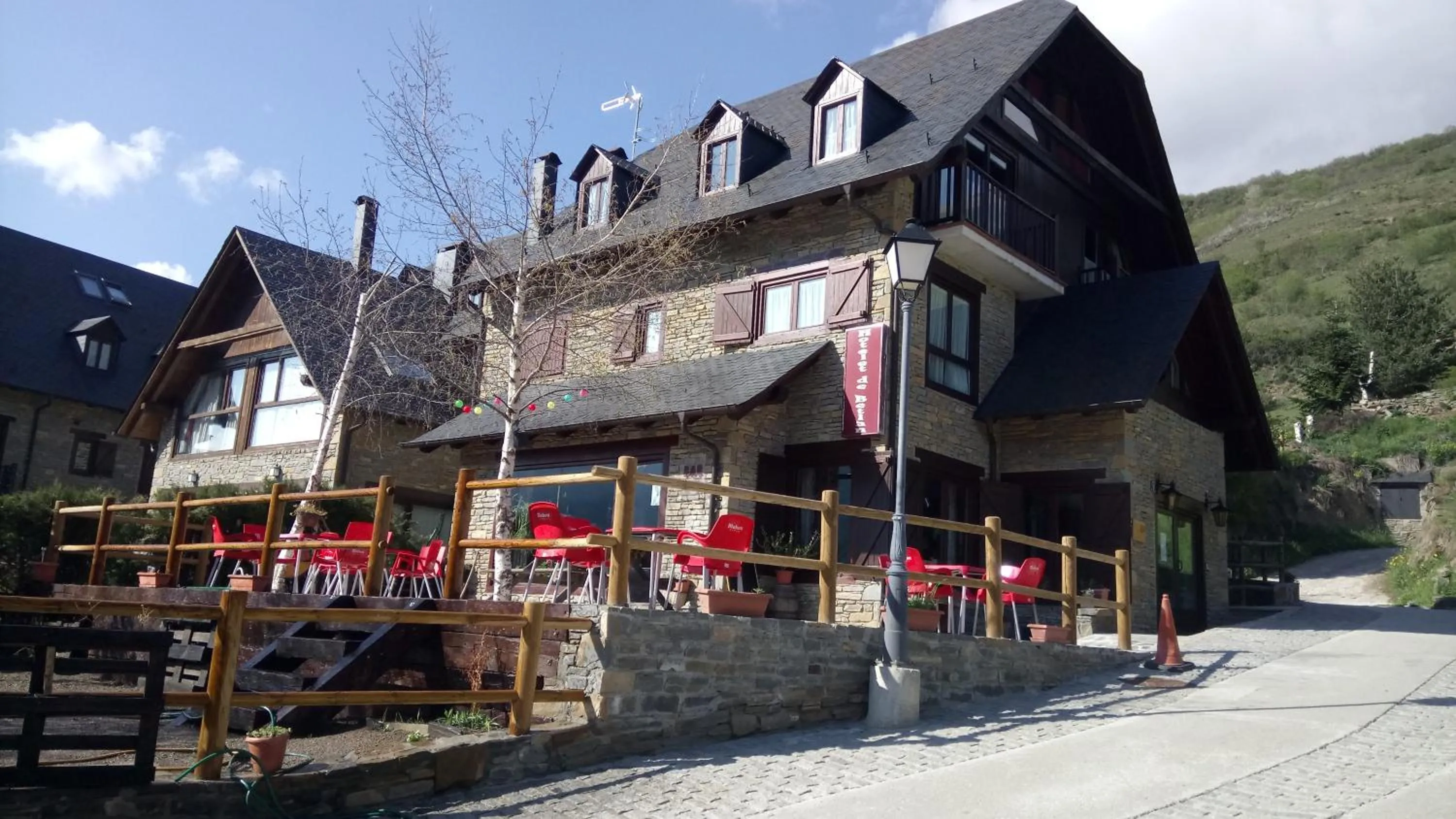 Facade/entrance in Hotelet de Betlan