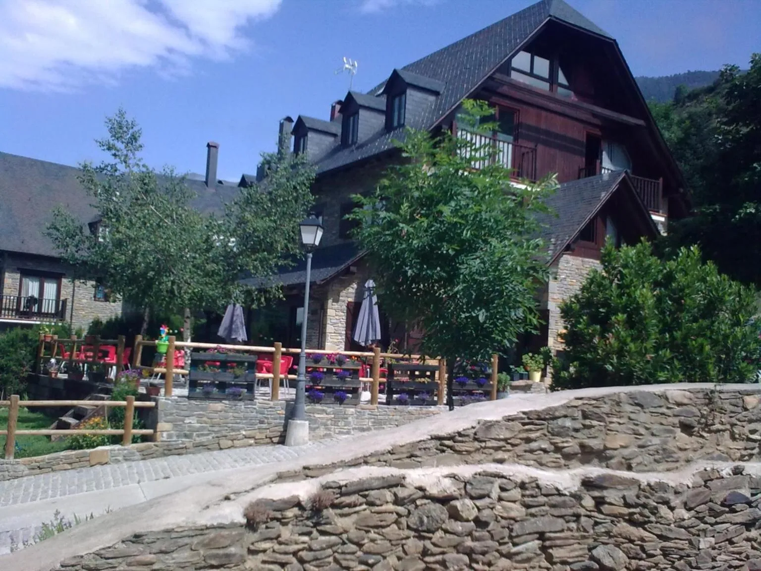 Facade/entrance in Hotelet de Betlan