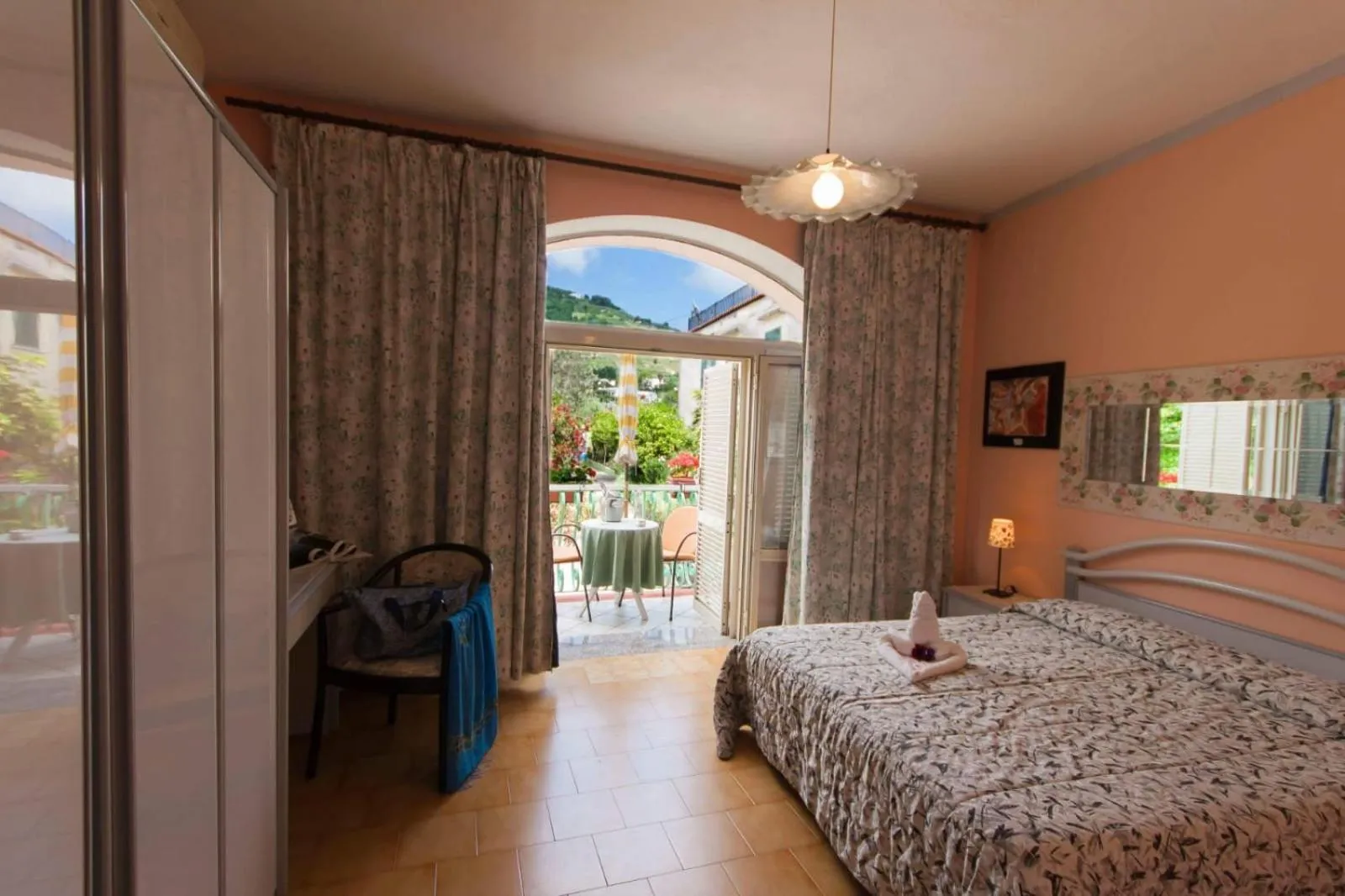 Photo of the whole room in hotel la rondinella