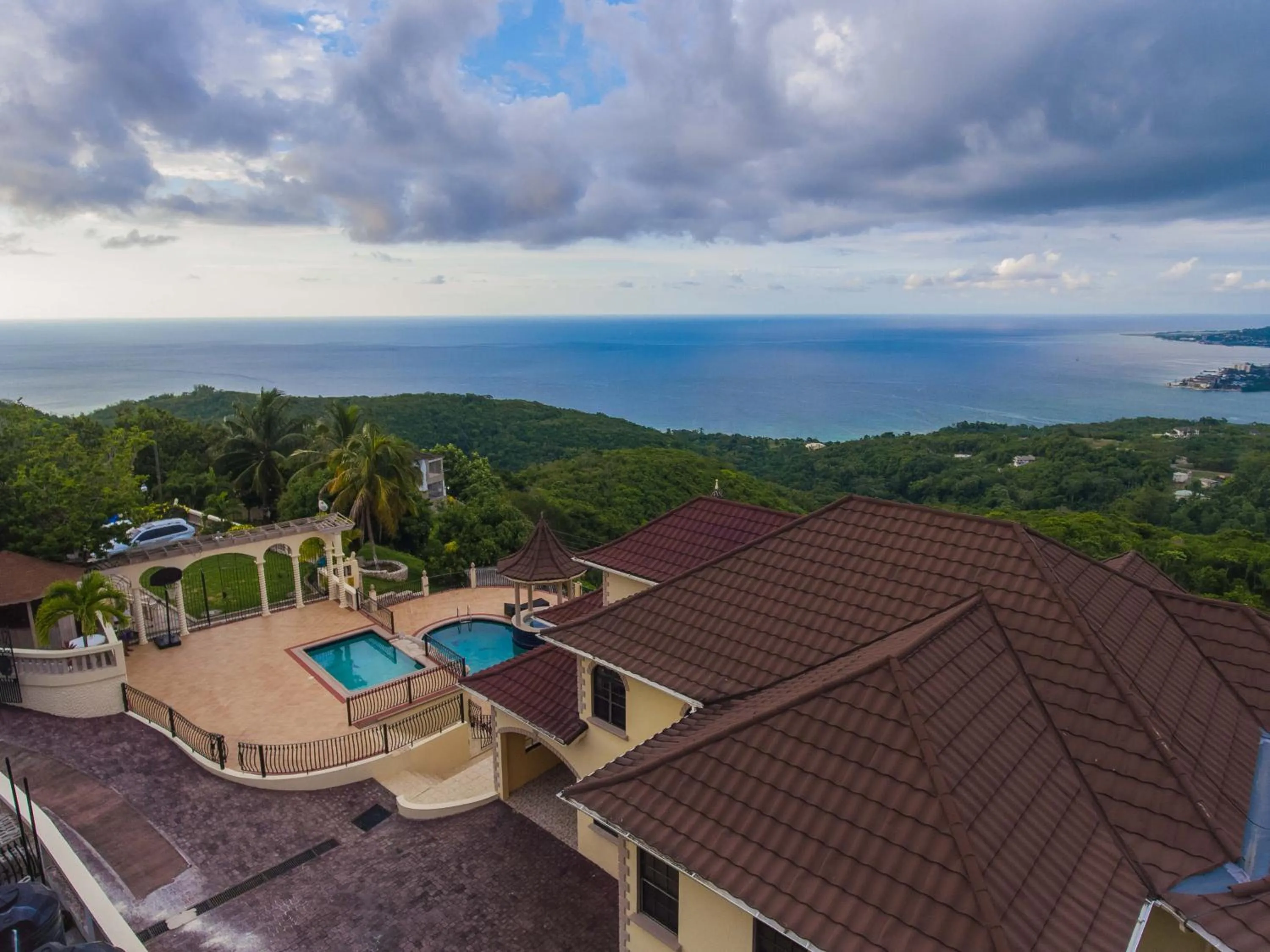 Property building in Clarridge View Guesthouse