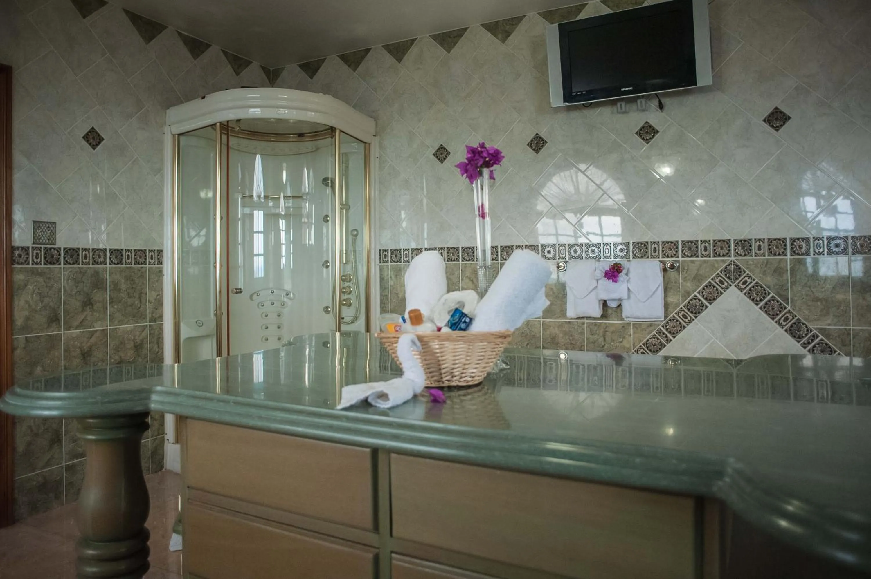 Shower in Clarridge View Guesthouse