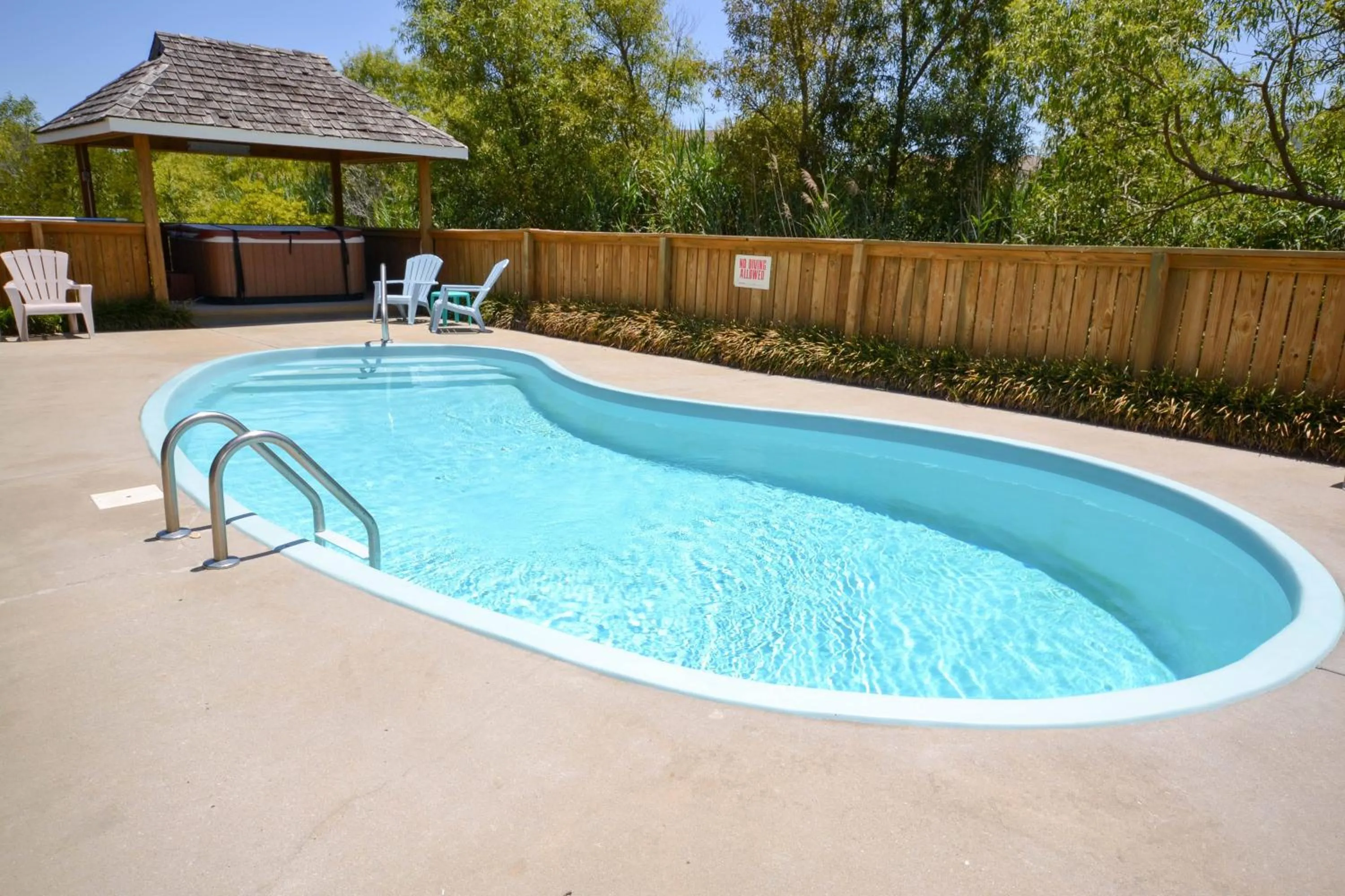 Windhaven - Corolla, Whalehead, Beach 400 Yds, Pool, Hot Tub, Tiki Bar, Pets OK, Flex Stays