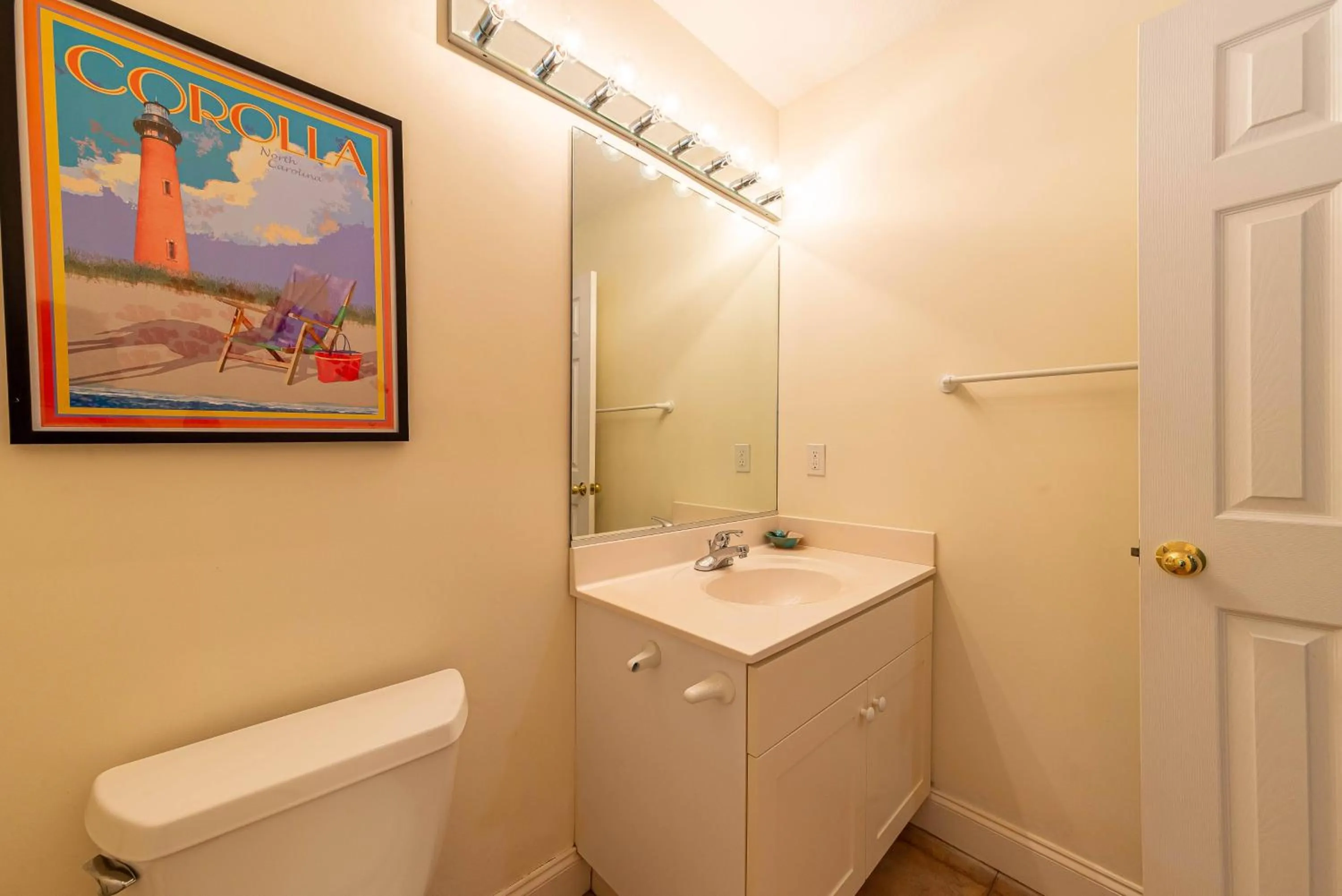 Crow's Nest - Corolla, Crown Point, 150 Yds to Beach, Hot Tub, Community Pool, Pets OK