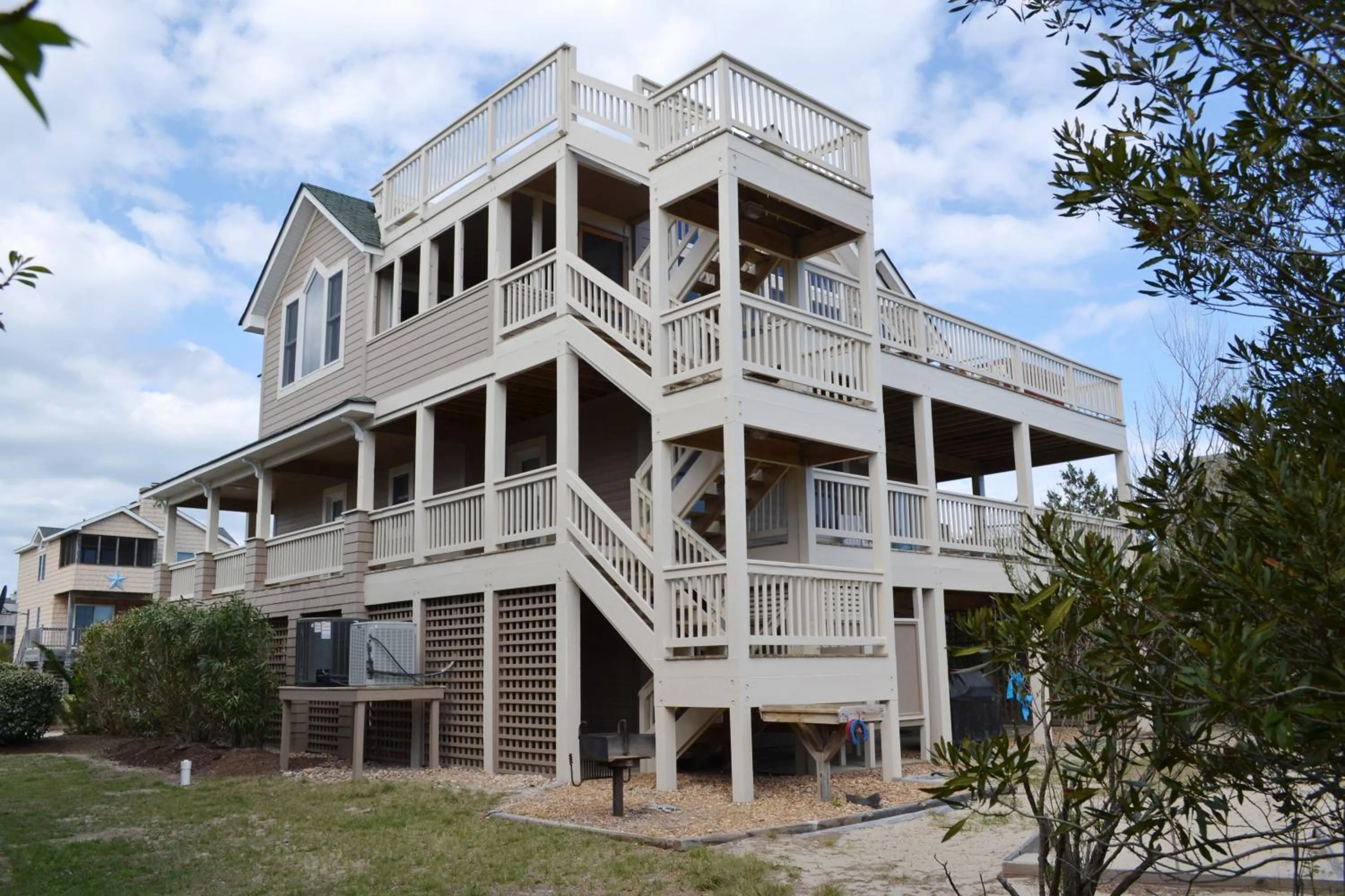 Crow's Nest - Corolla, Crown Point, 150 Yds to Beach, Hot Tub, Community Pool, Pets OK