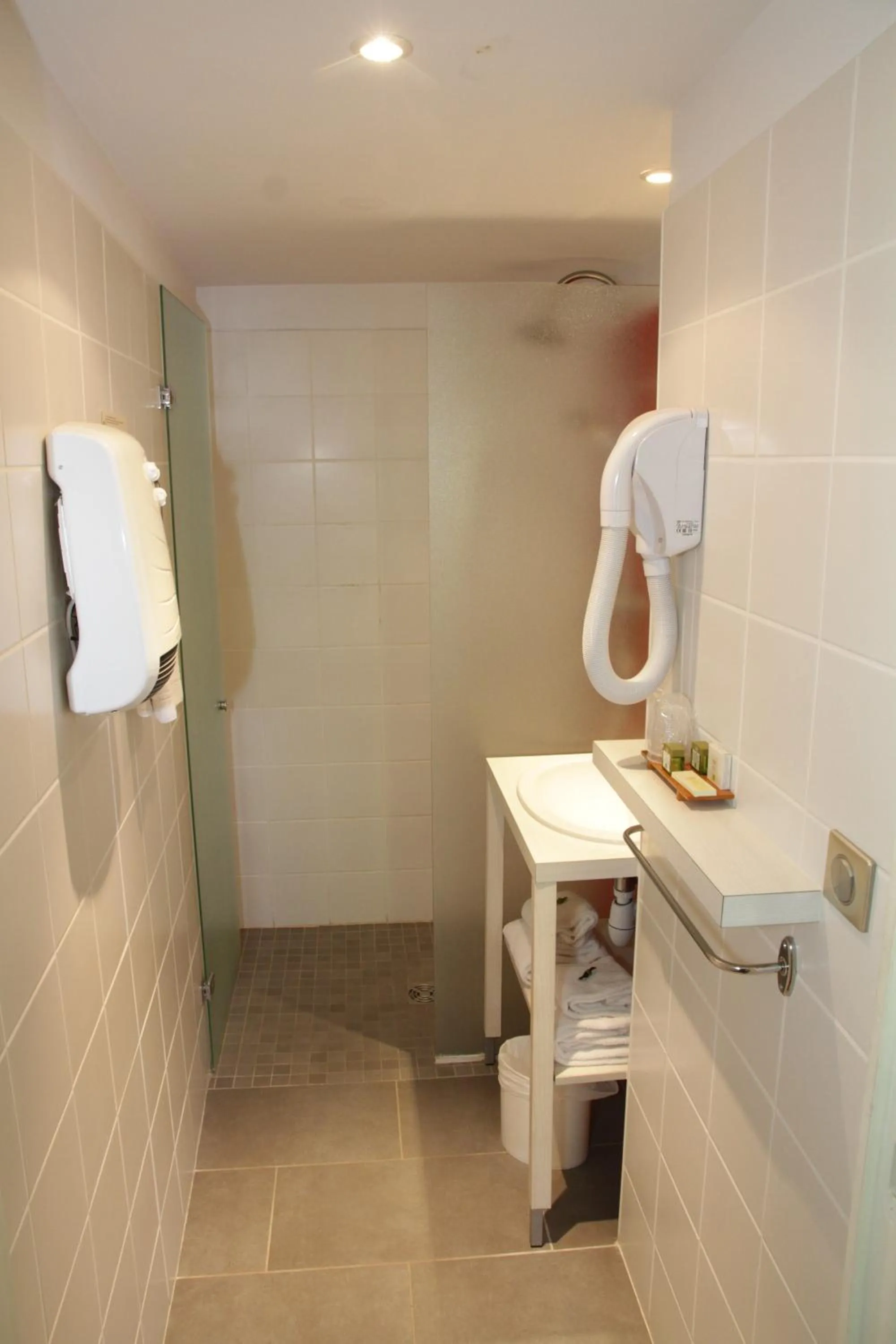 Bathroom in Hôtel Spa La Truite Dorée