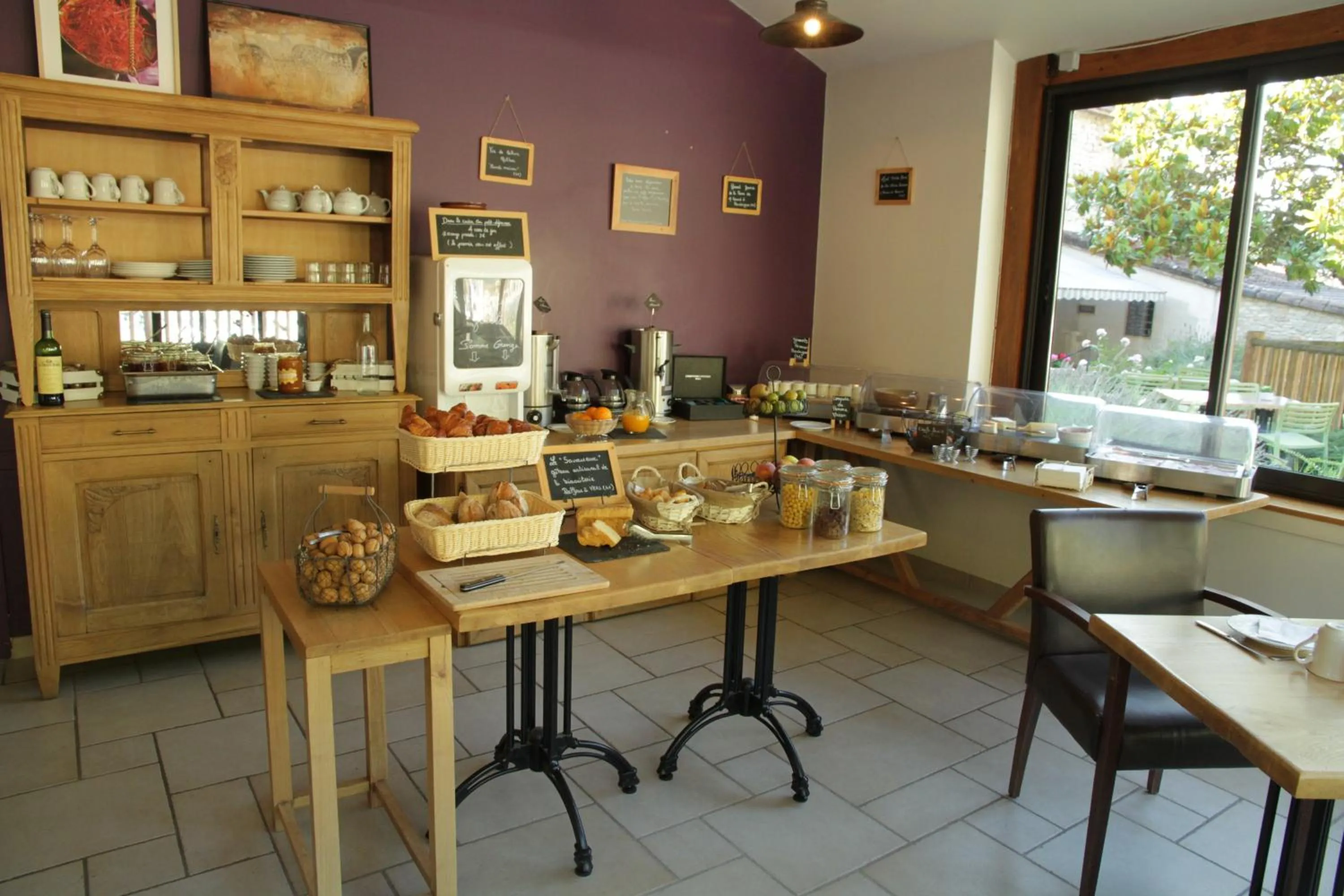 Buffet breakfast in Hôtel Spa La Truite Dorée