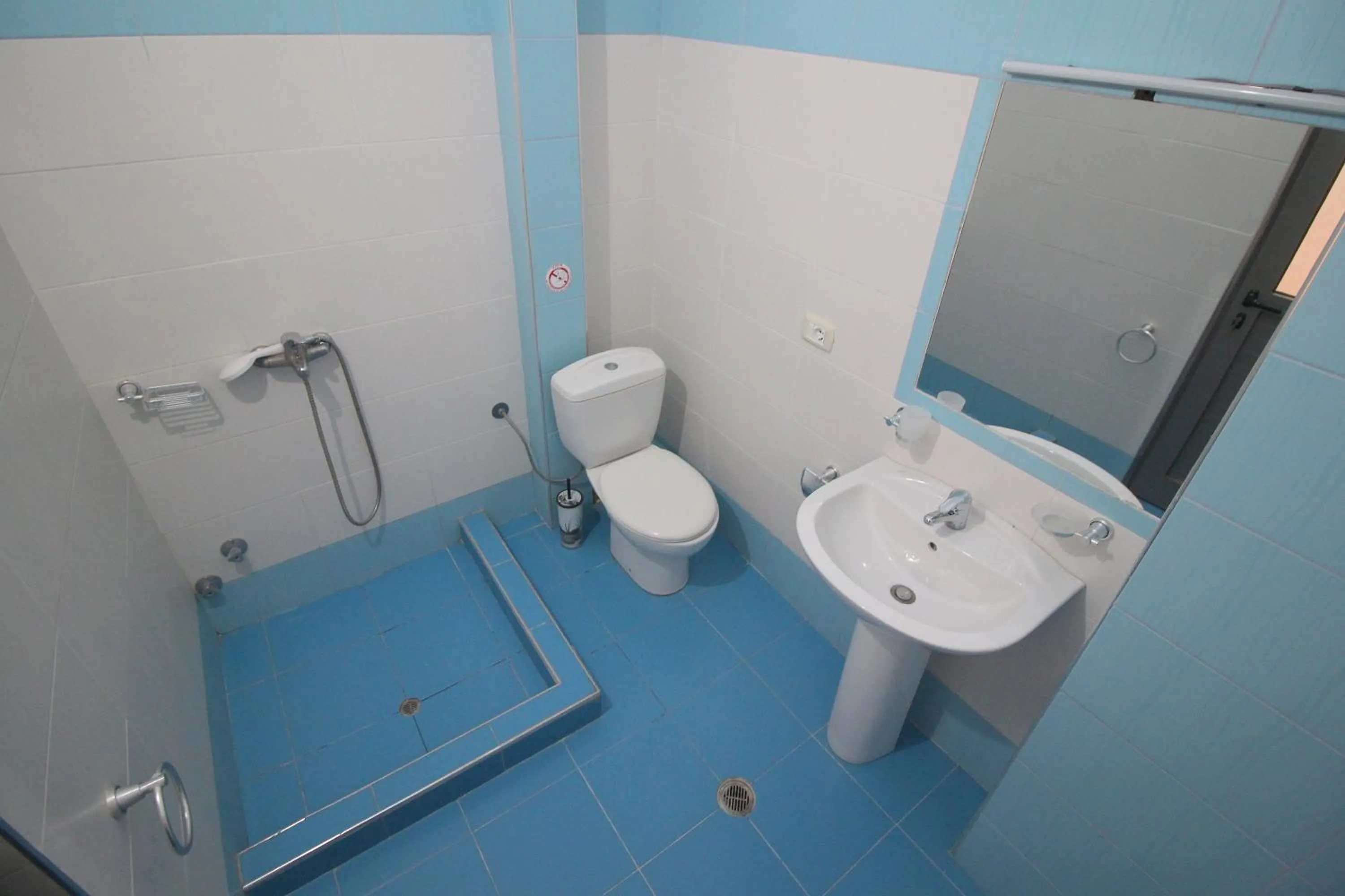 Shower in Hotel Argjiro