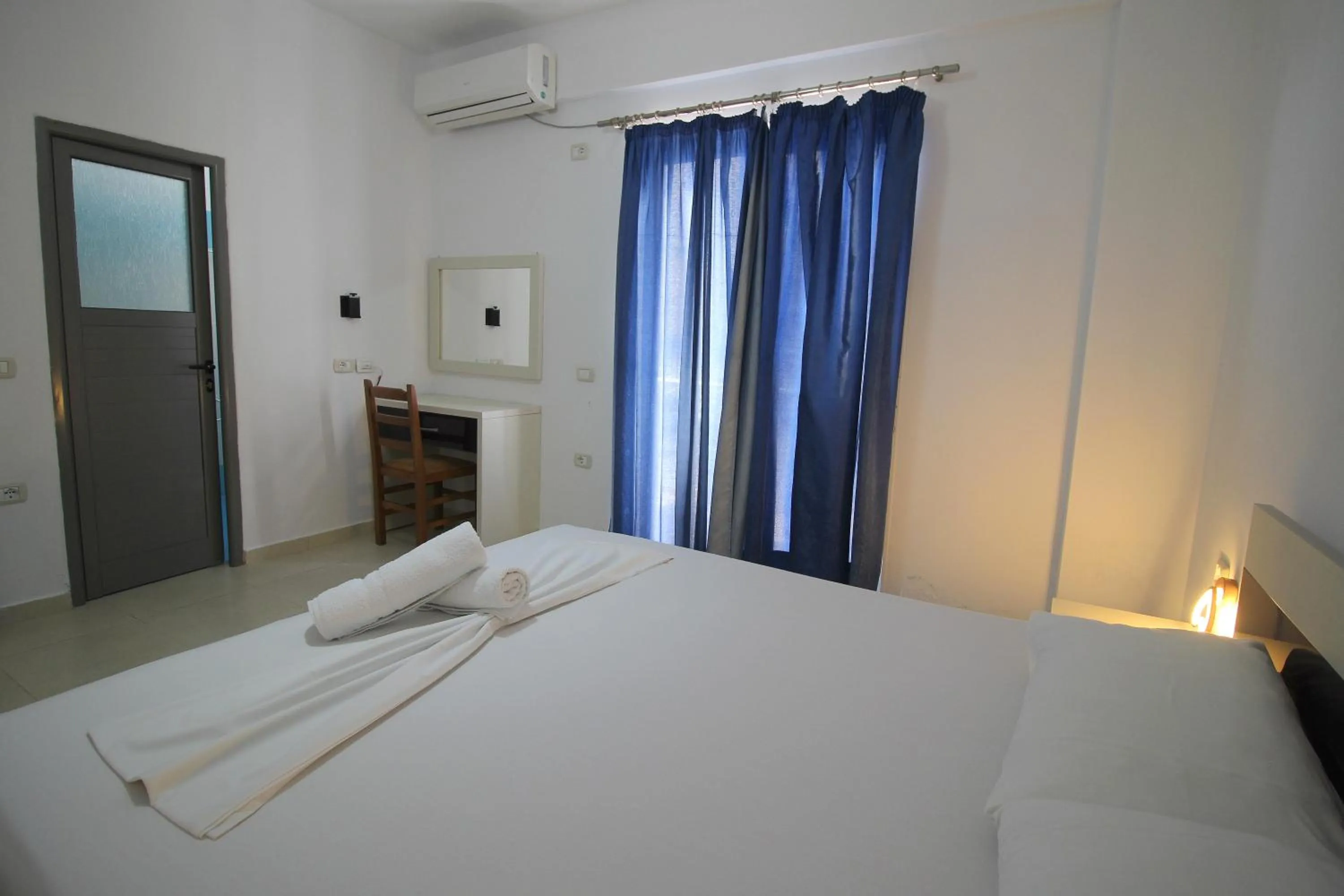 Bedroom, Bed in Hotel Argjiro